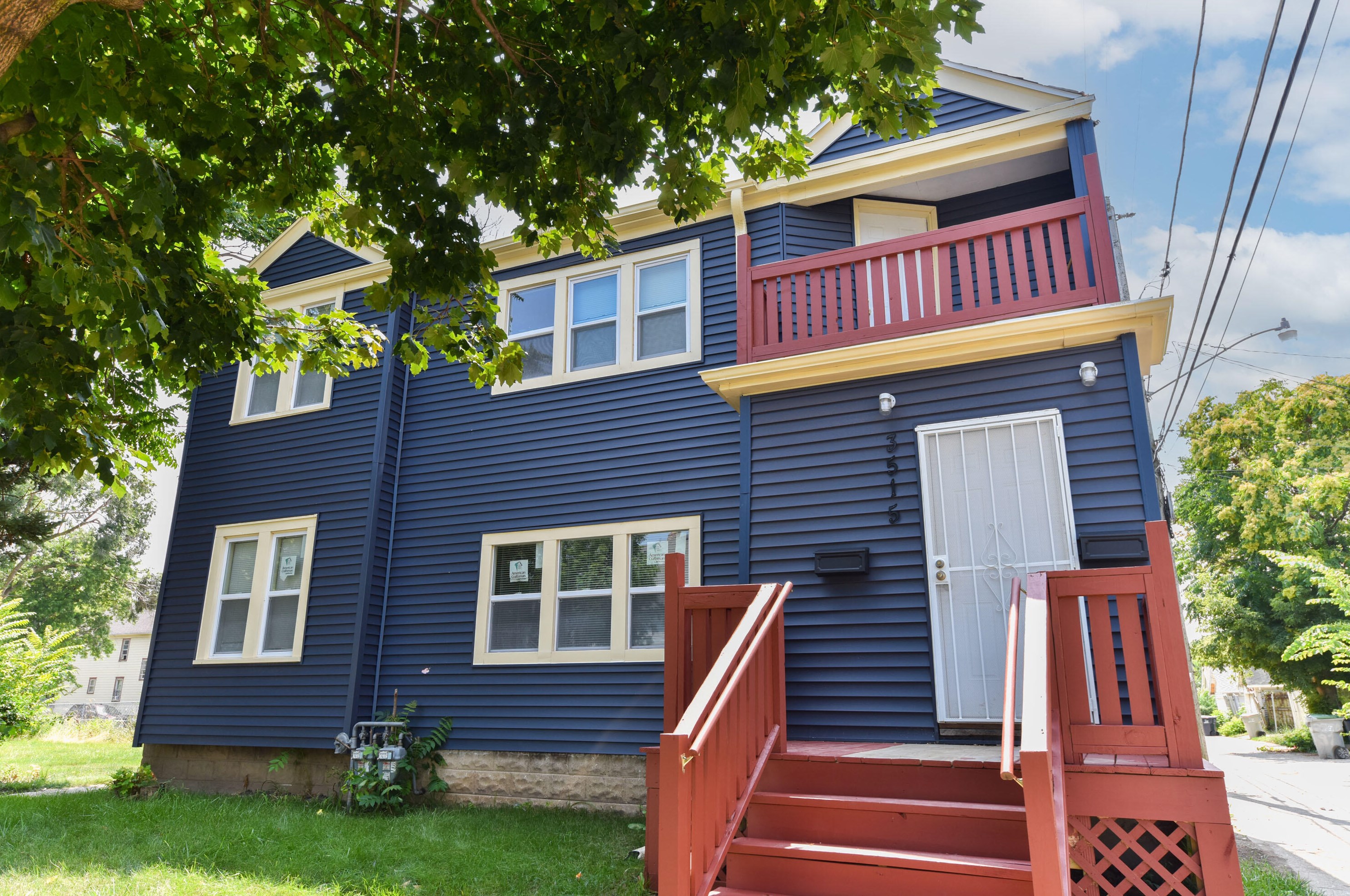 3515 W Locust St, Milwaukee, WI 53210