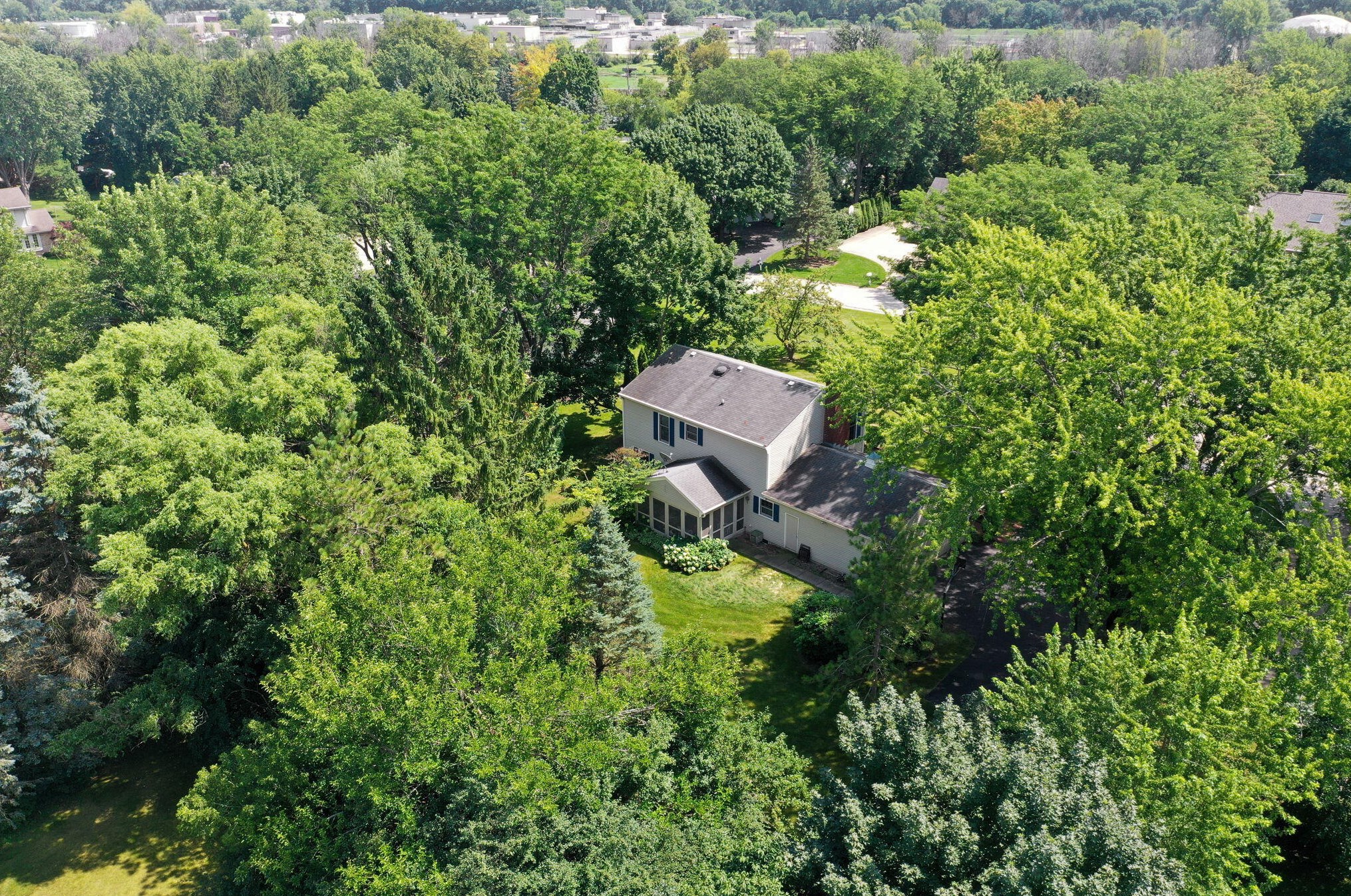 21660 Mallard Ct, Brookfield, WI 53045