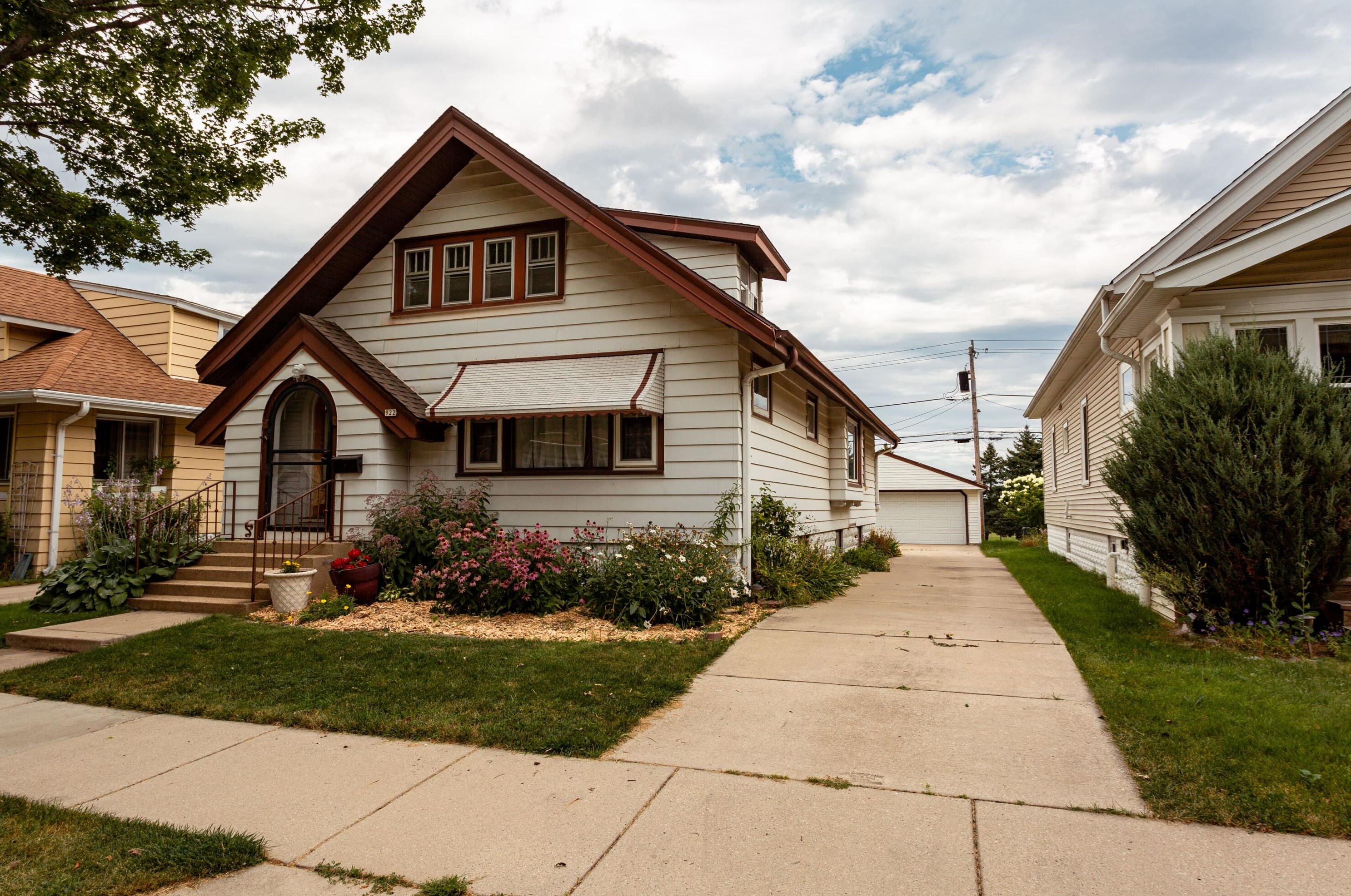 922 S 56th St, Milwaukee, WI 53214