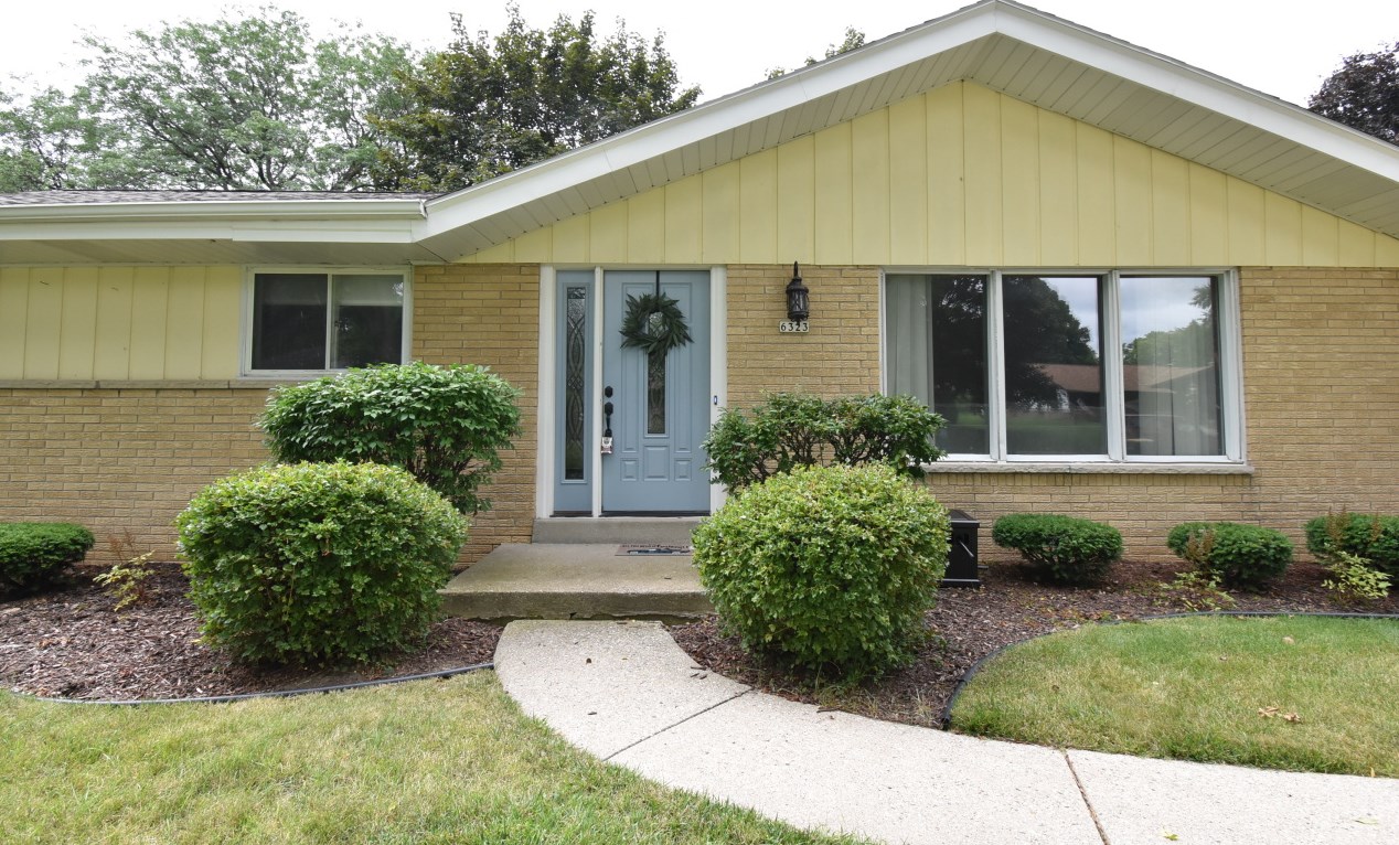 6323 W Pierner Pl, Milwaukee, WI 53223