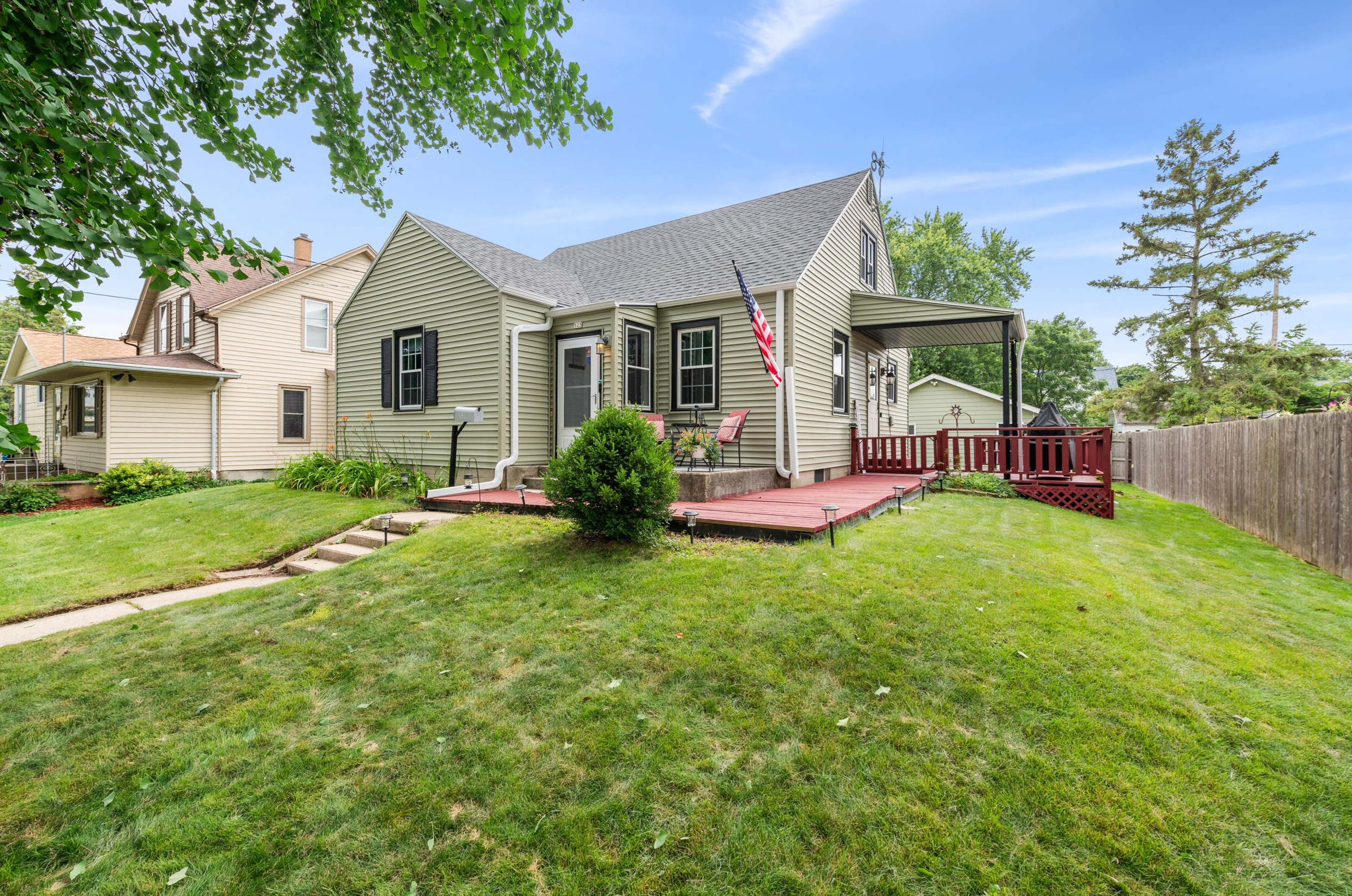 523 Maple Ave, Hartford, WI 53027
