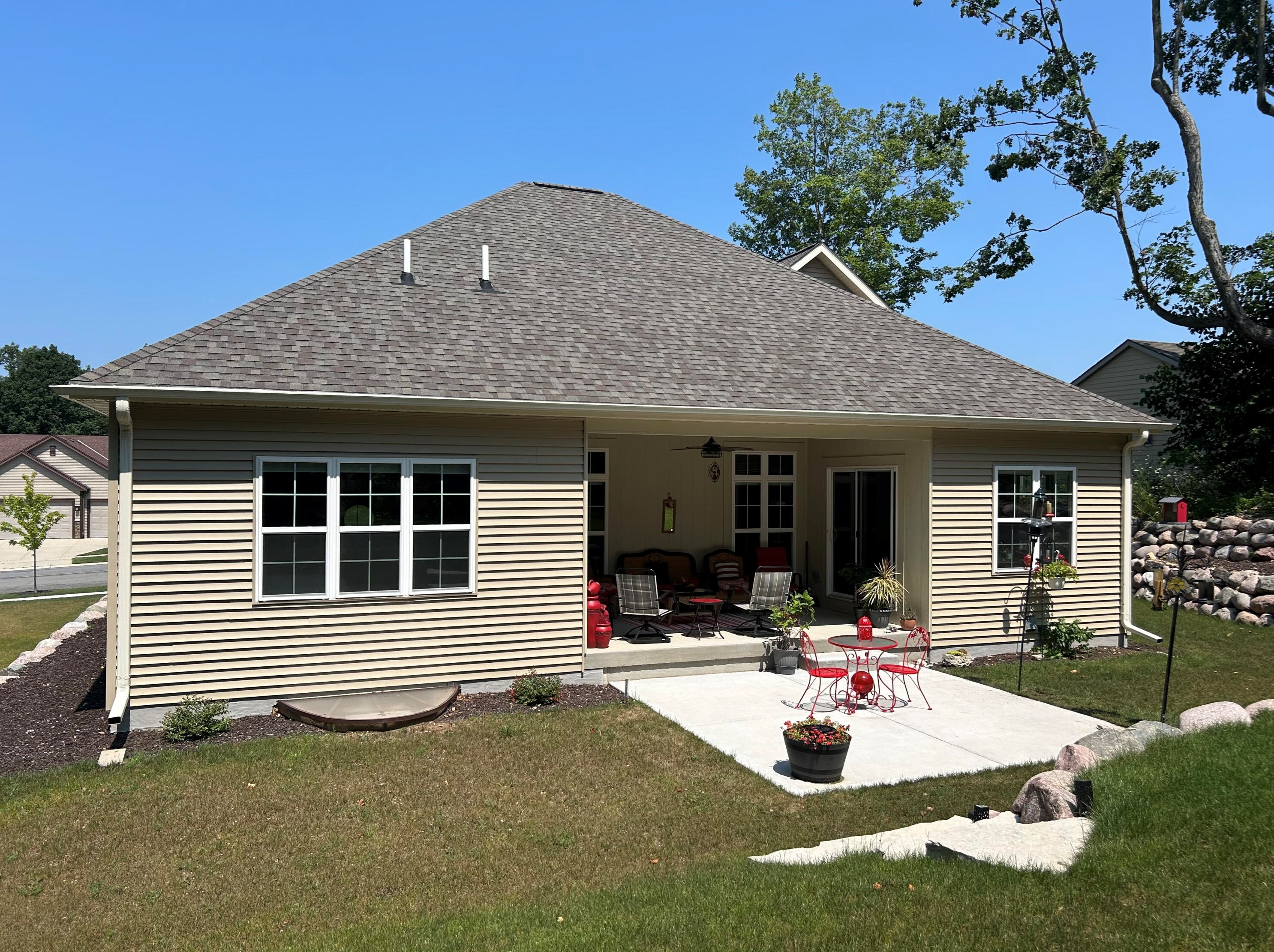943 W Monroe Ave, Hartford, WI 53027