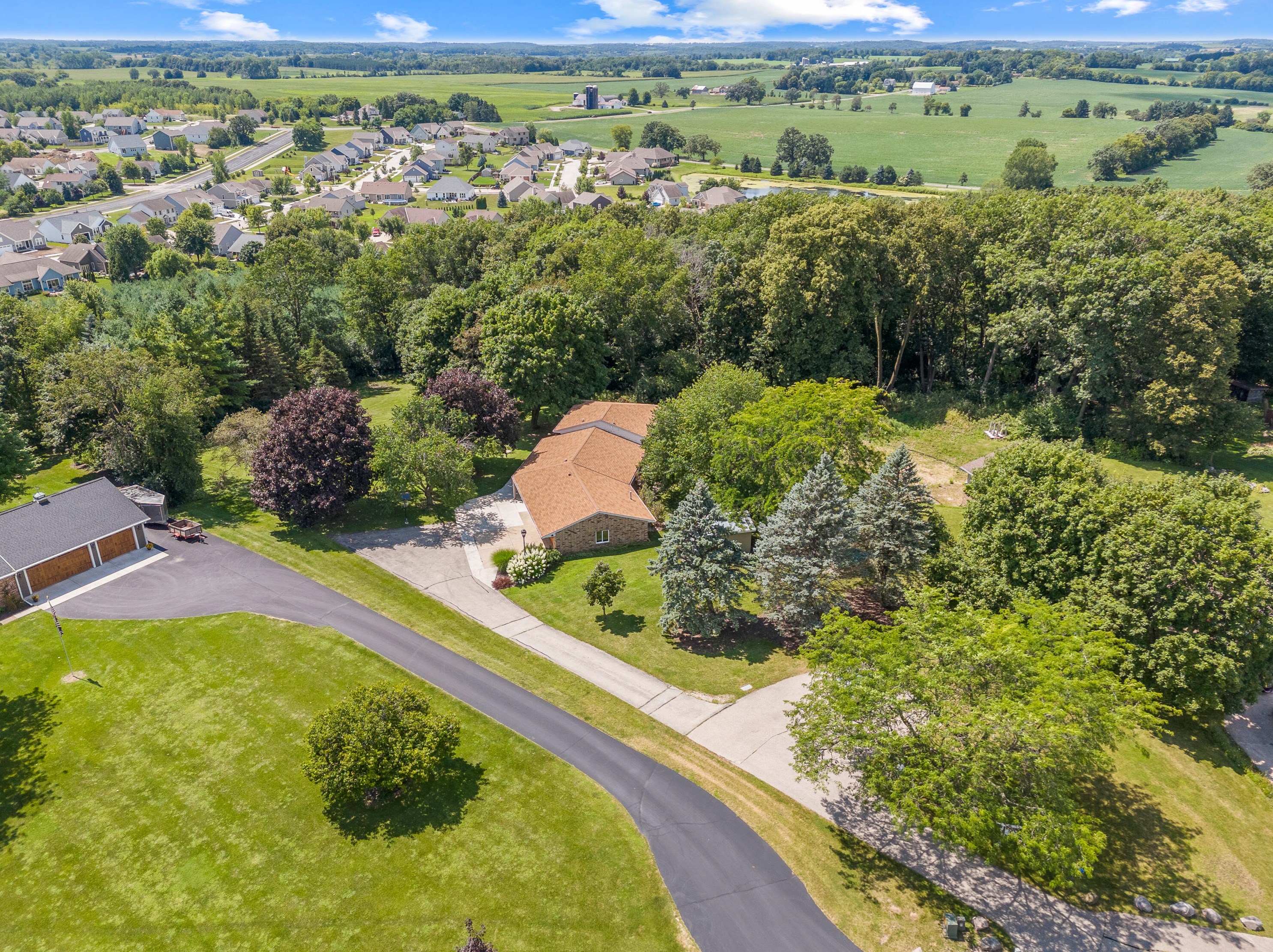 3433 Clifford Dr, Hartford, WI 53027