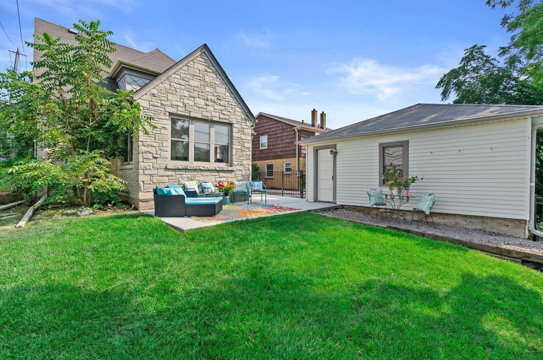 8915 W Hawthorne Ave, Milwaukee, WI 53226