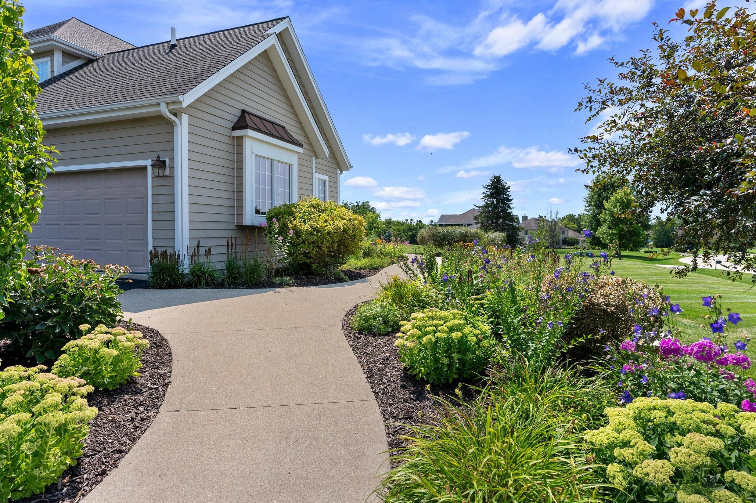 212 Scenic Ridge Ct, Colgate, WI 53017