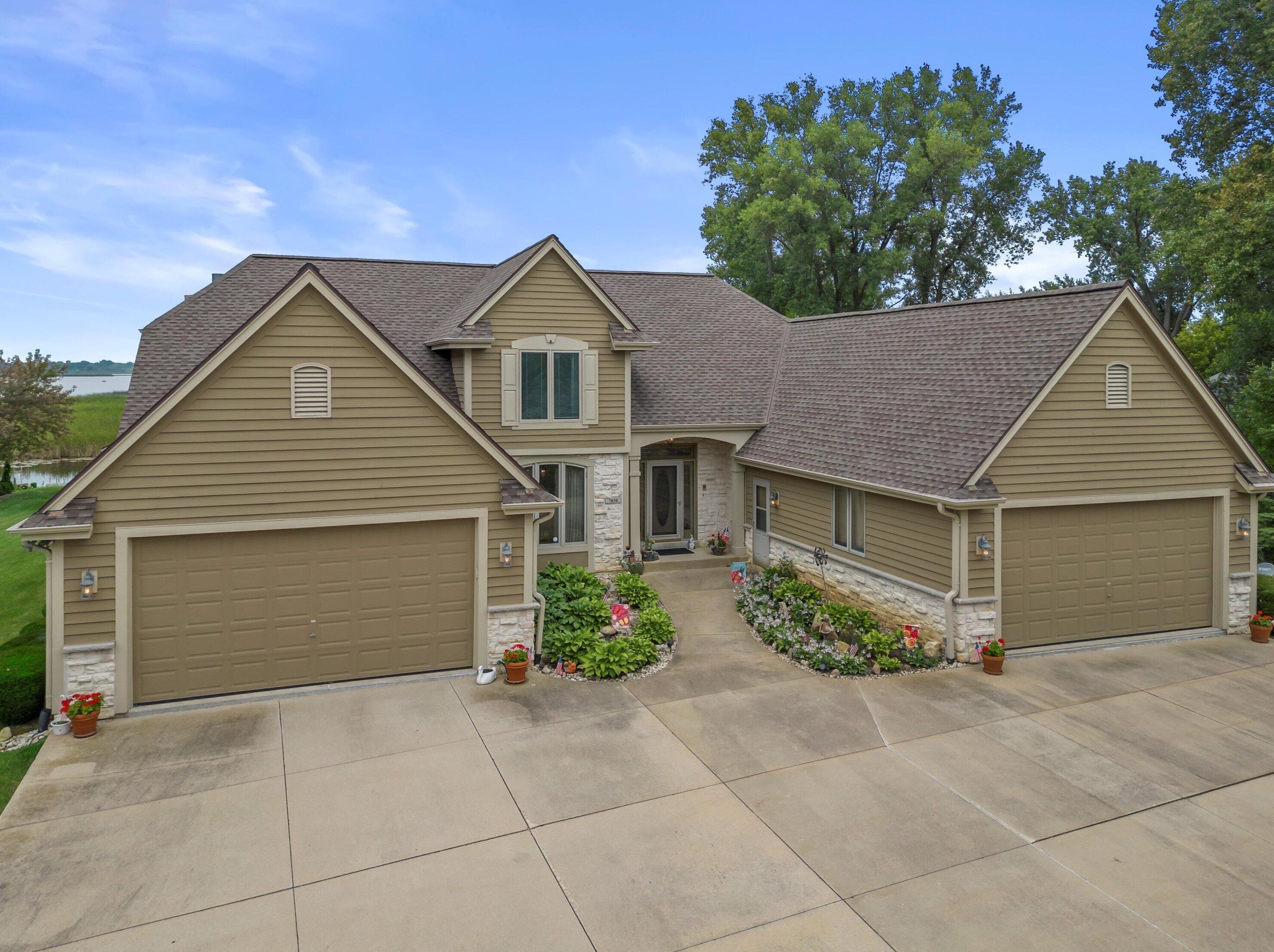 7850 Wind Lake Rd, Waterford, WI 53185-1520