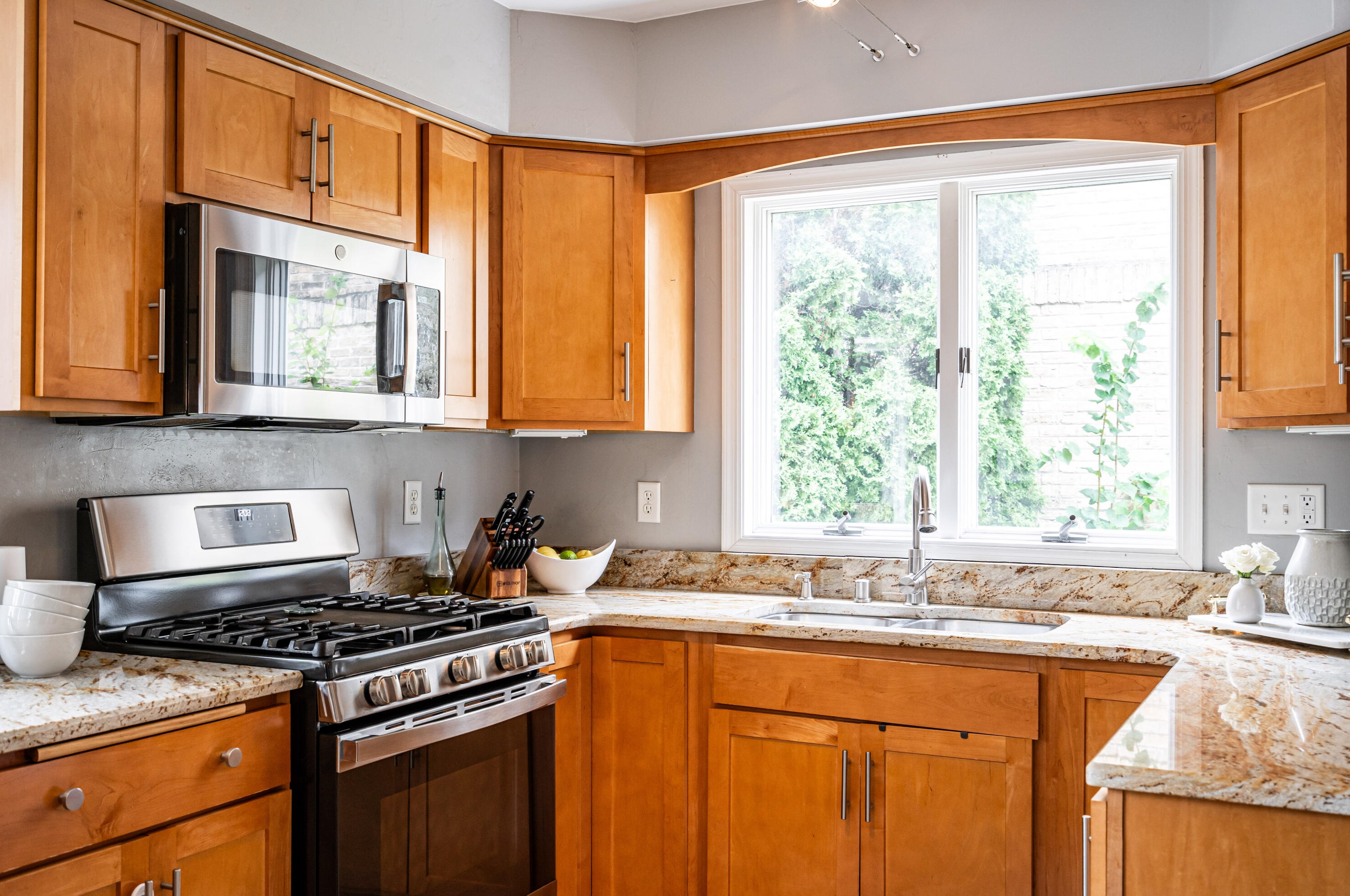 2438 89, Milwaukee WI 53226-1804 exterior