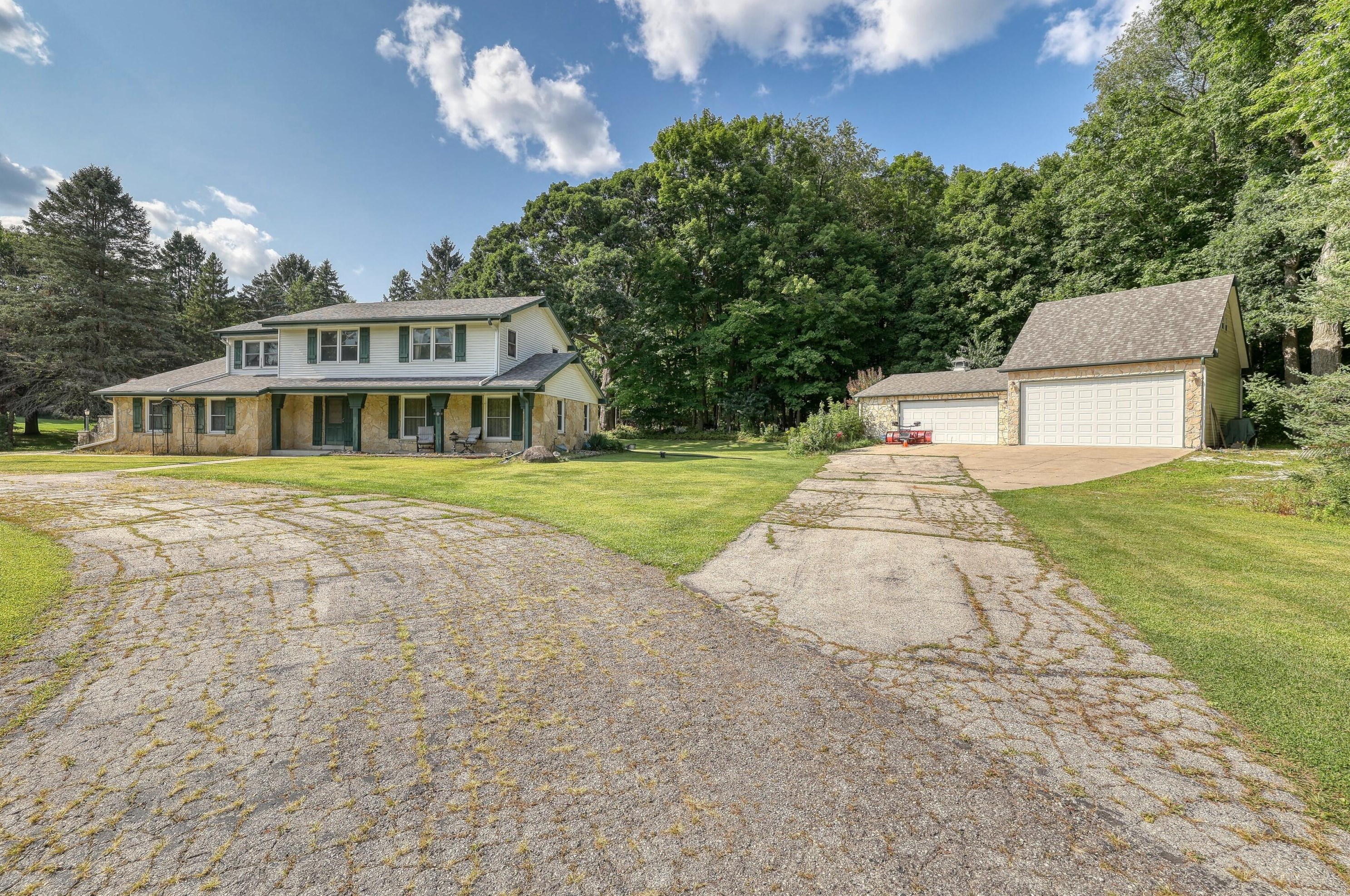 3140 Upper Woodland Dr, Colgate, WI 53017