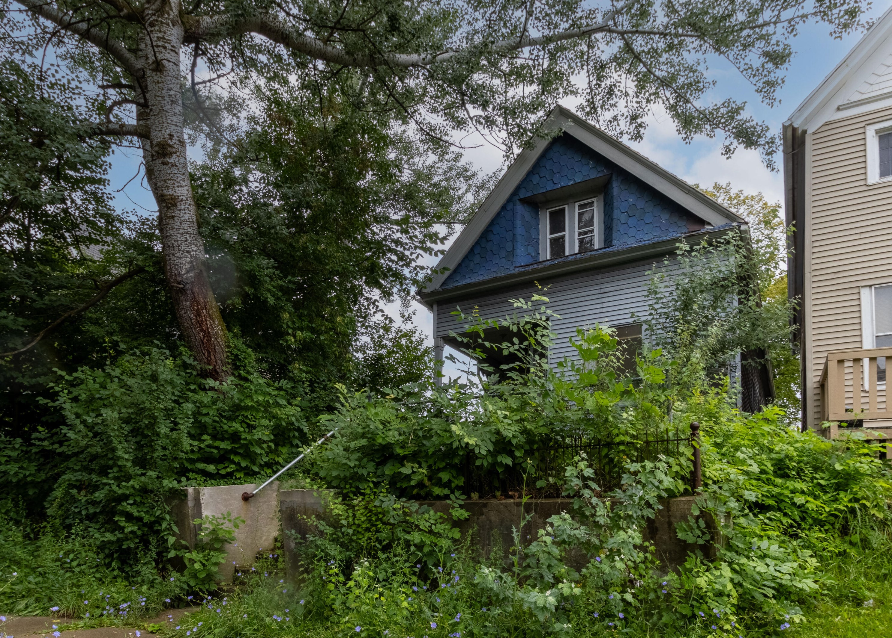 2215 N 39th St, Milwaukee, WI 53208