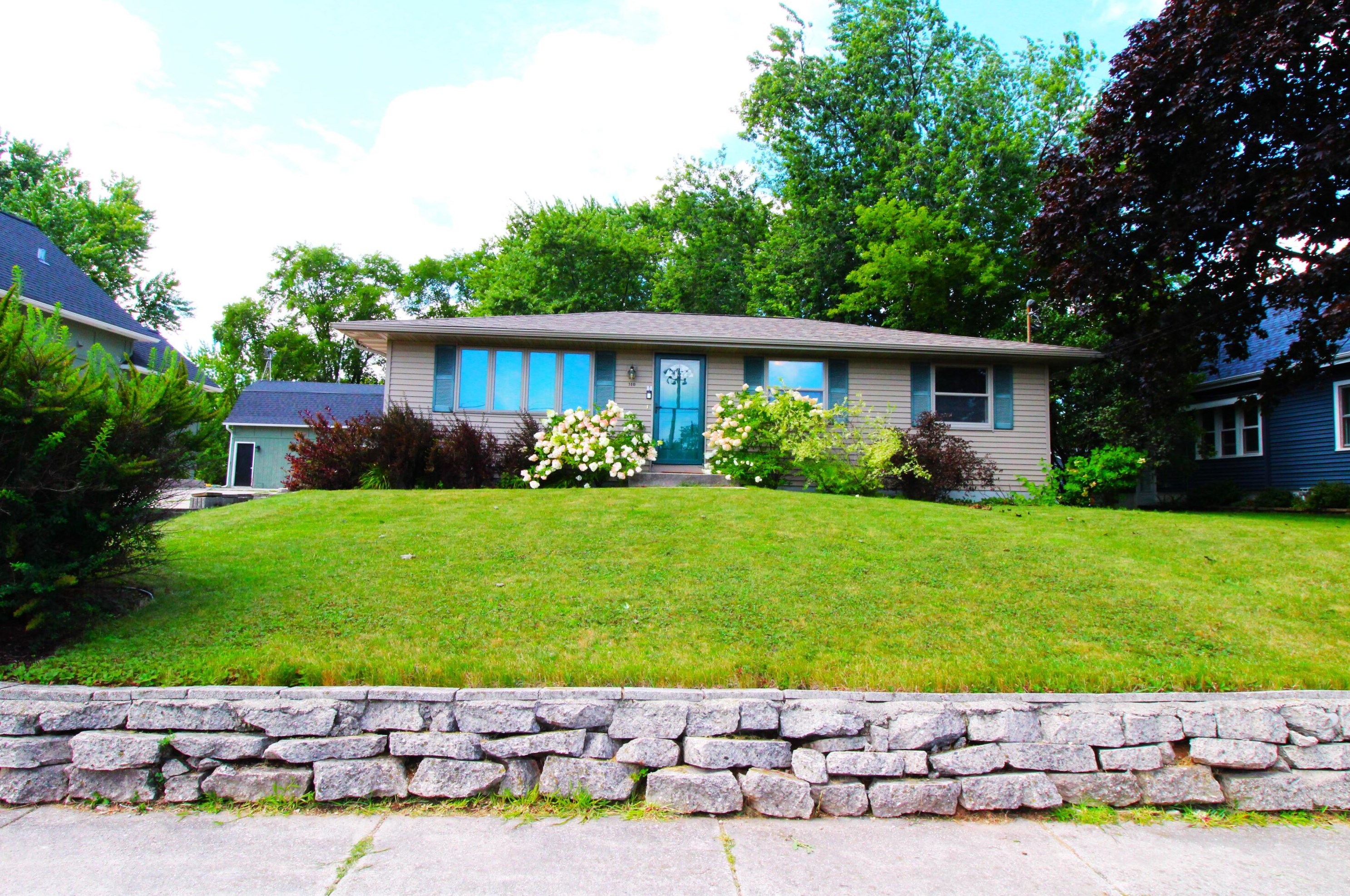 310 12th St, Oostburg, WI 53070-1112