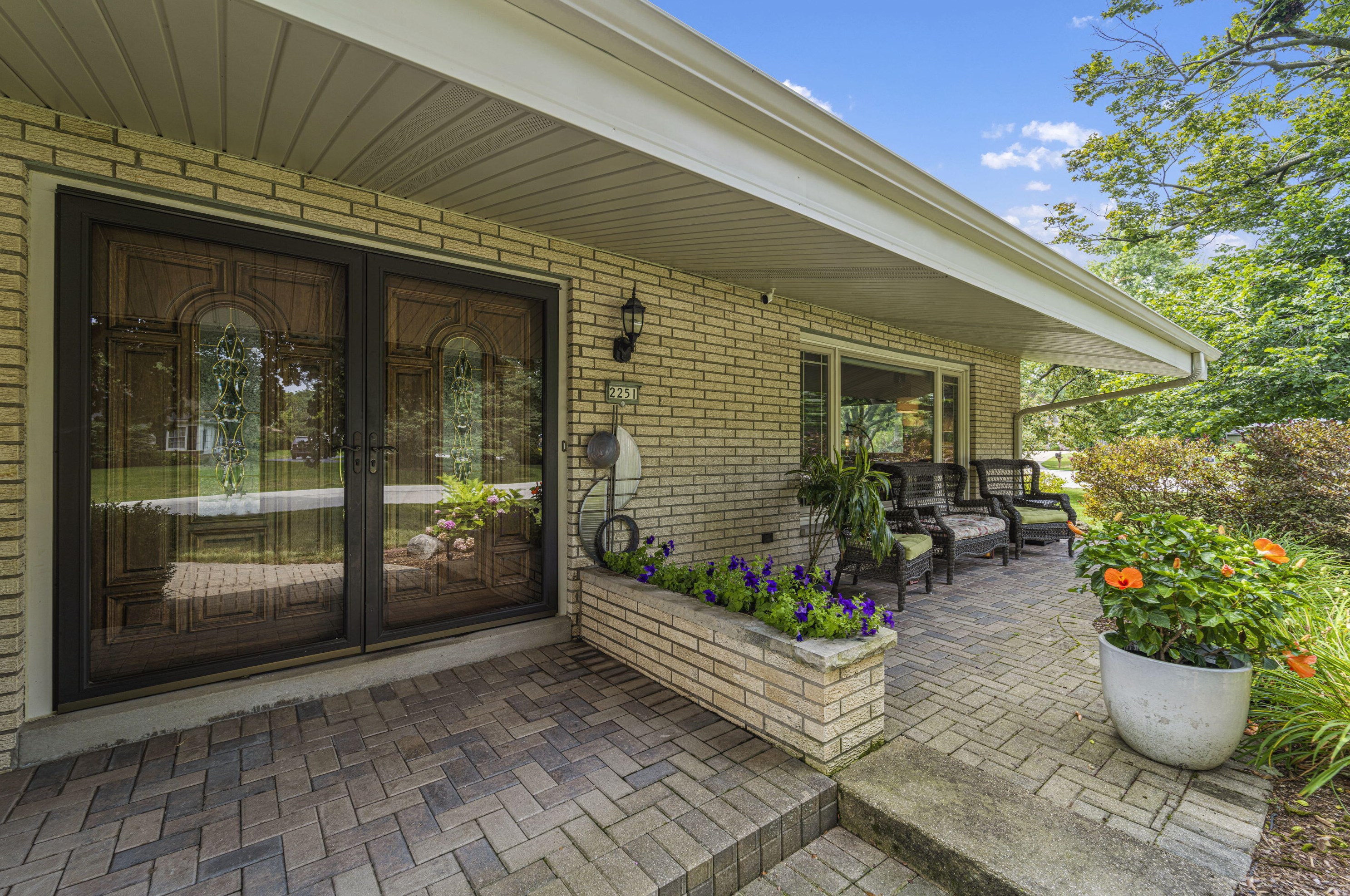 2251 W Kenboern Dr, Milwaukee, WI 53209