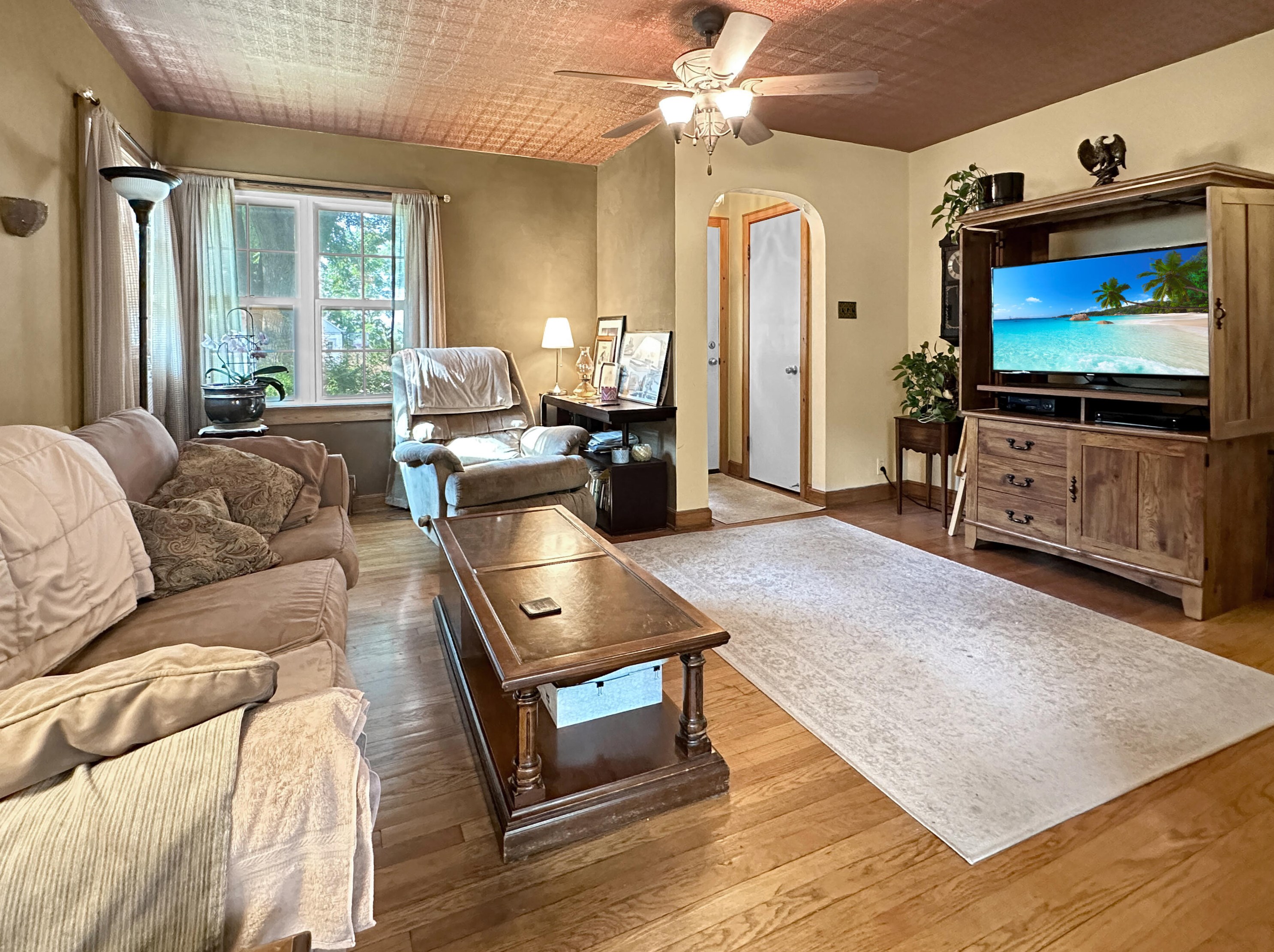 150 E Gauer Cir, Milwaukee, WI 53207
