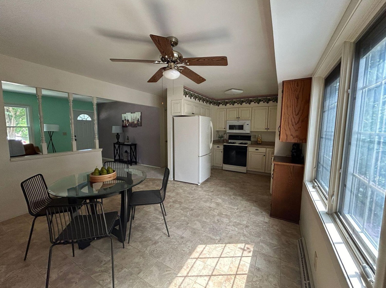 624 Victoria St, West Bend, WI 53090-2772