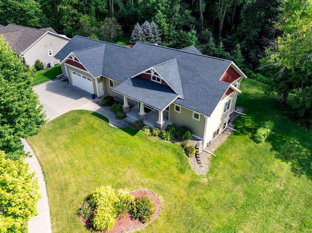 408 Russell Dr, Holmen, WI 54636
