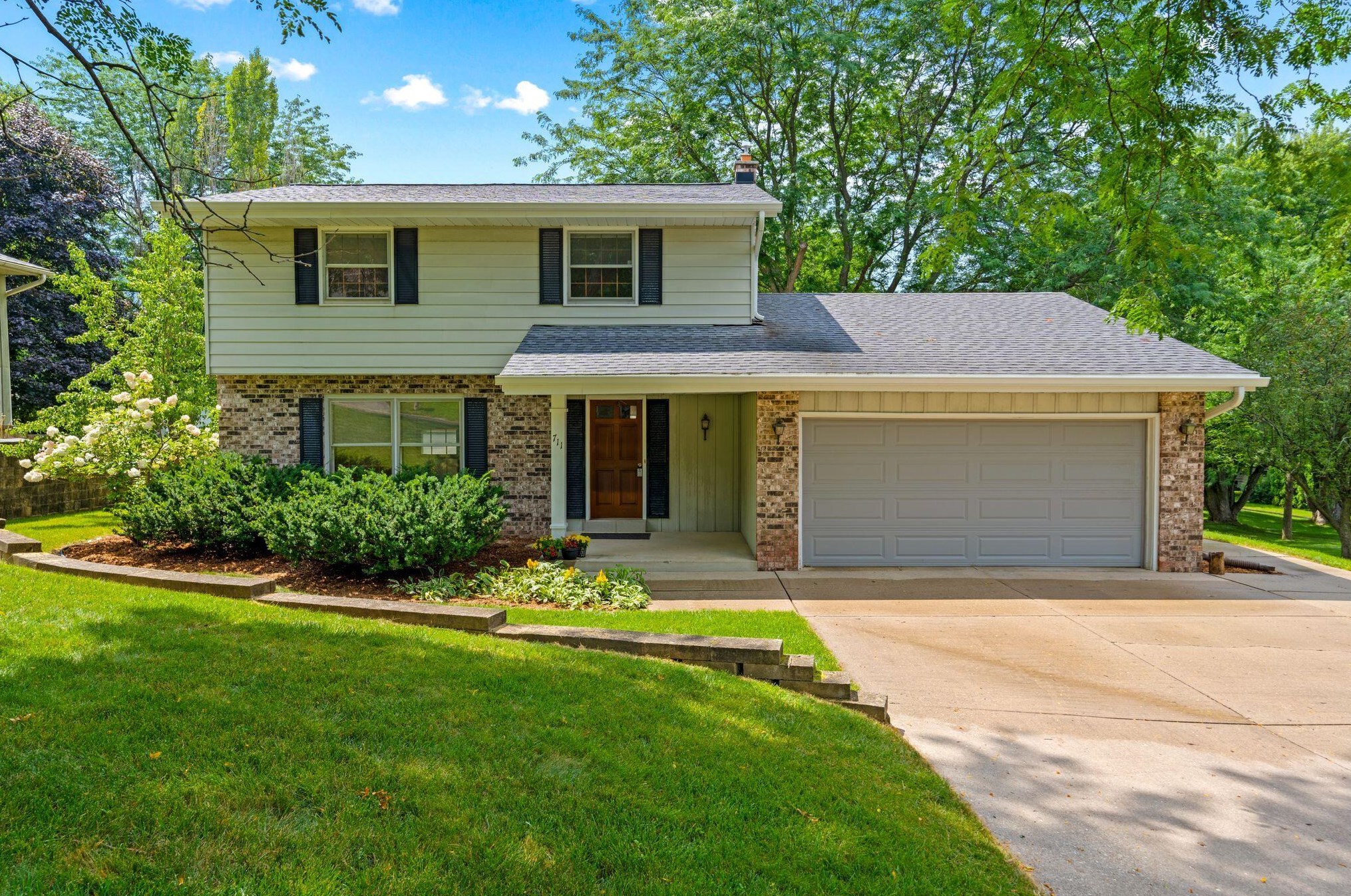 711 Wexford Way, Chenequa, WI 53029