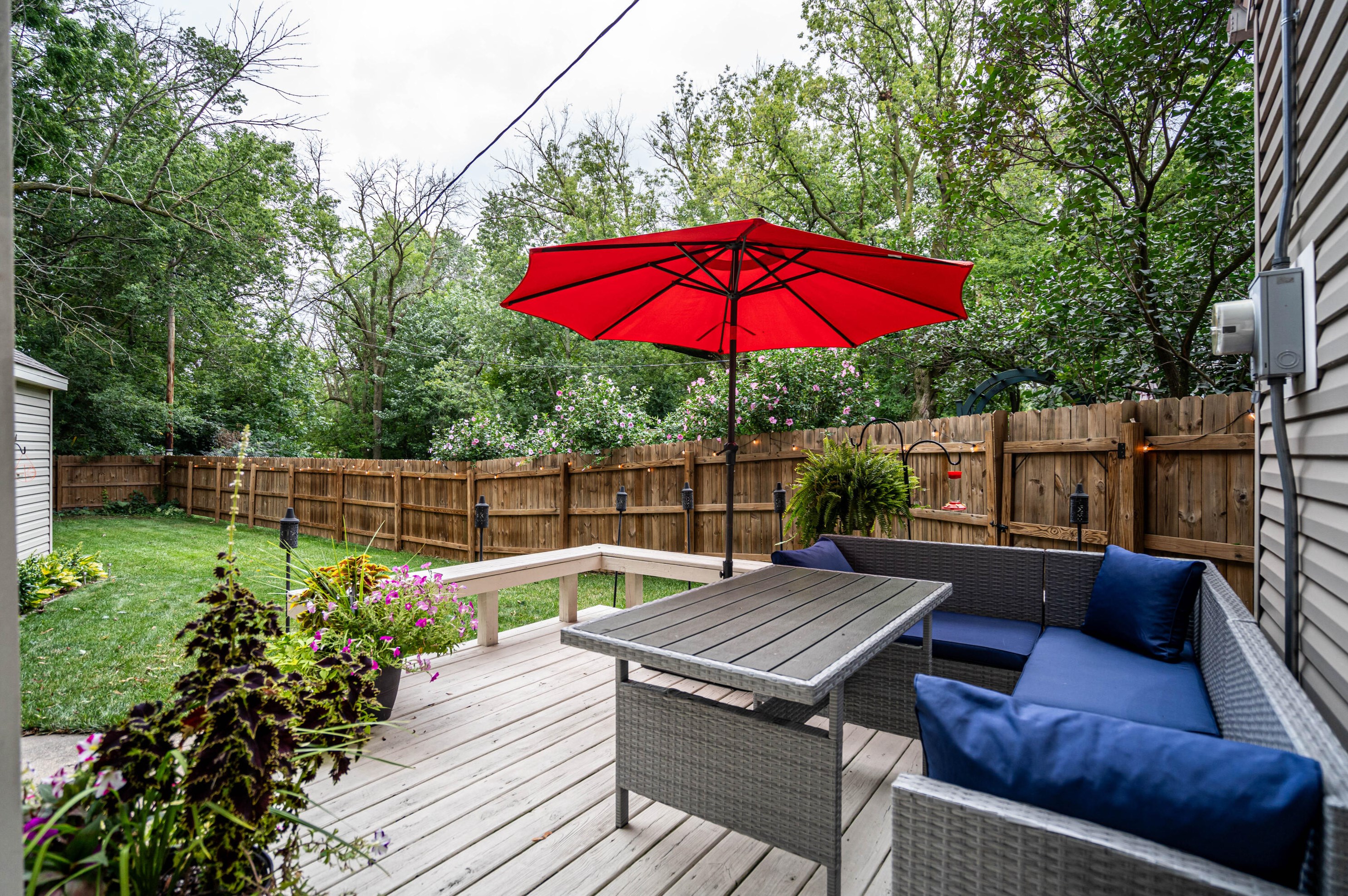 6621 Howard Ave, Milwaukee WI  53220-1805 exterior