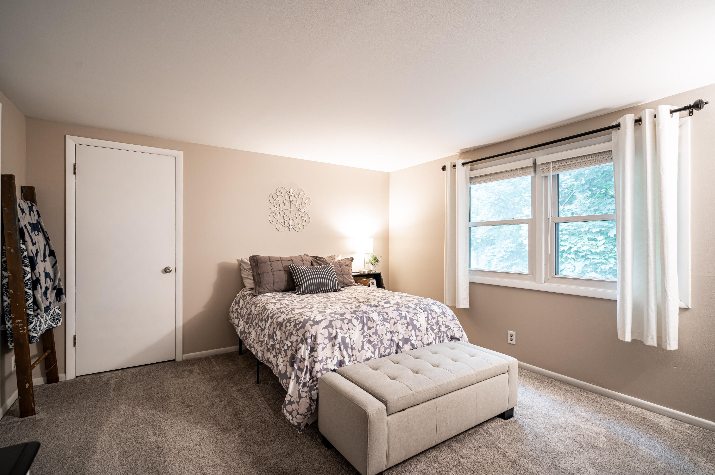 6621 Howard Ave, Milwaukee WI  53220-1805 exterior