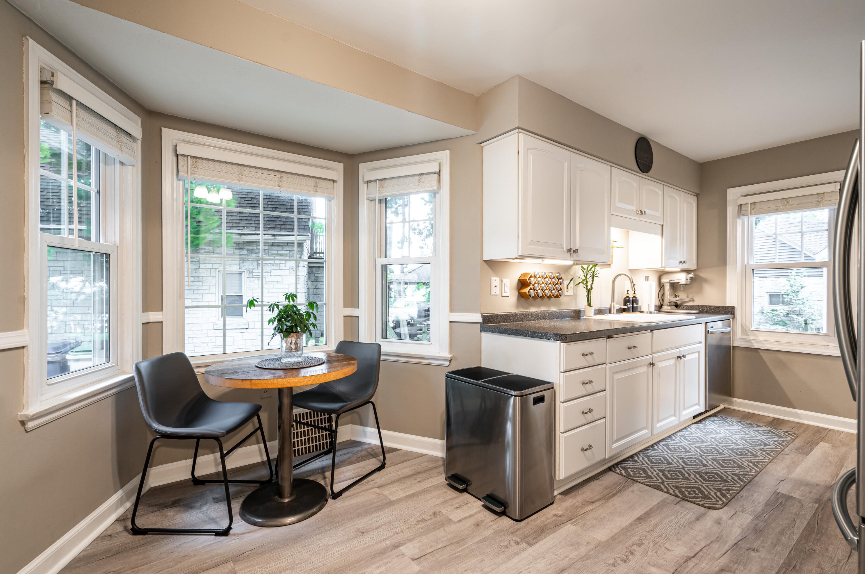 6621 Howard Ave, Milwaukee WI  53220-1805 exterior