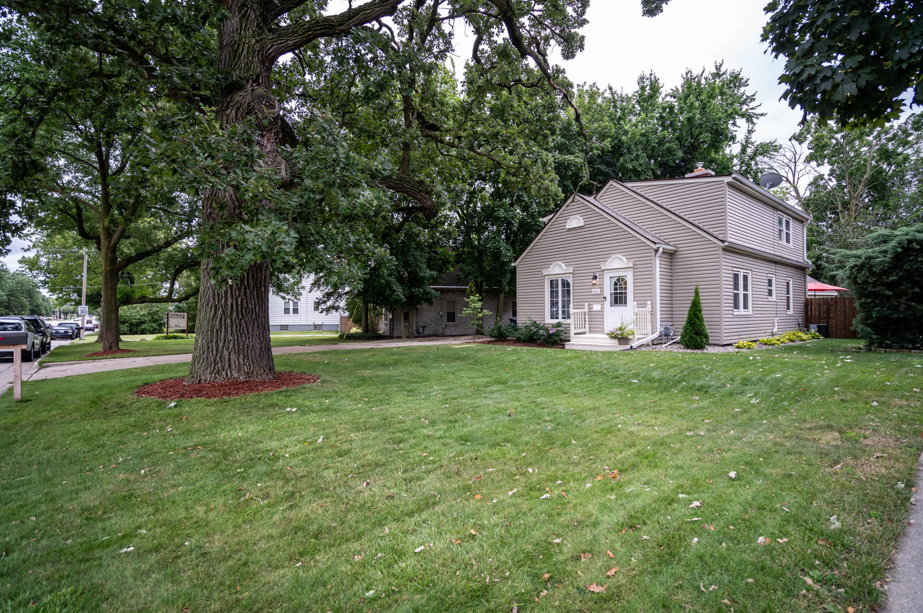 6621 W Howard Ave, Milwaukee, WI 53220