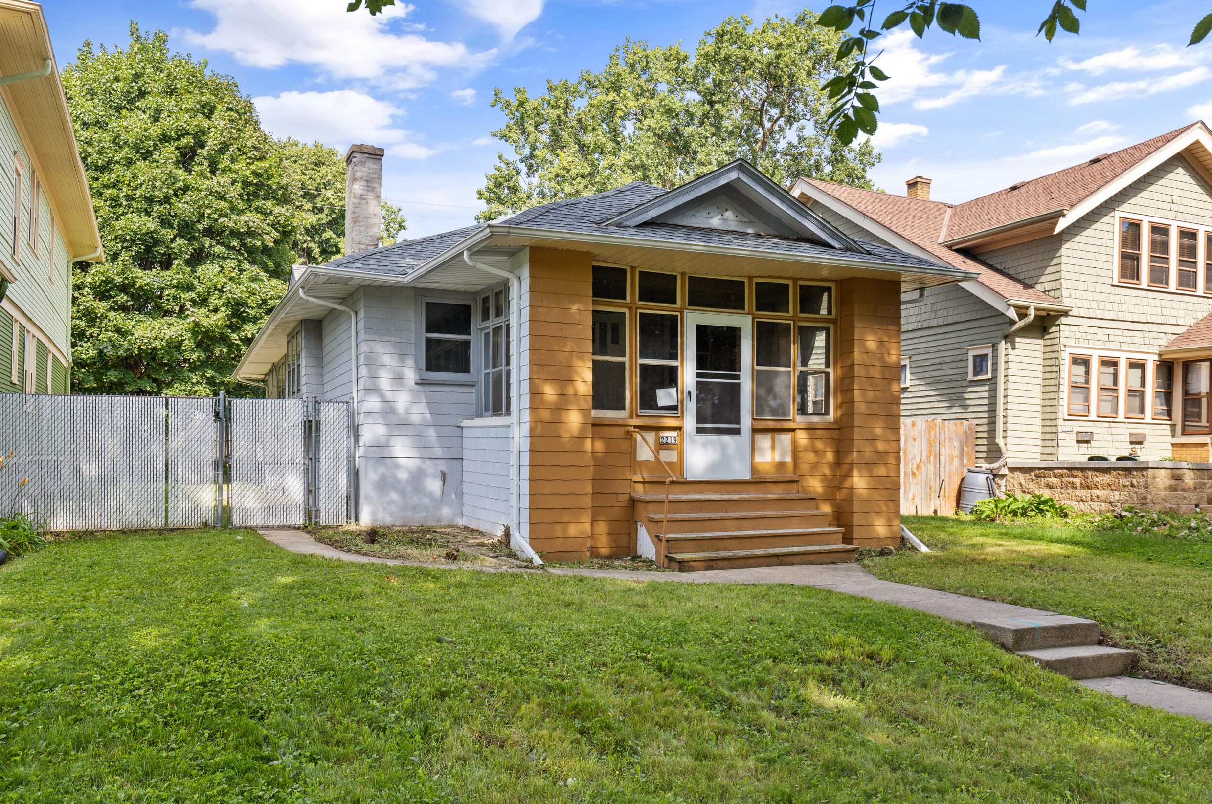 2219 N Hi Mt Blvd, Milwaukee, WI 53208