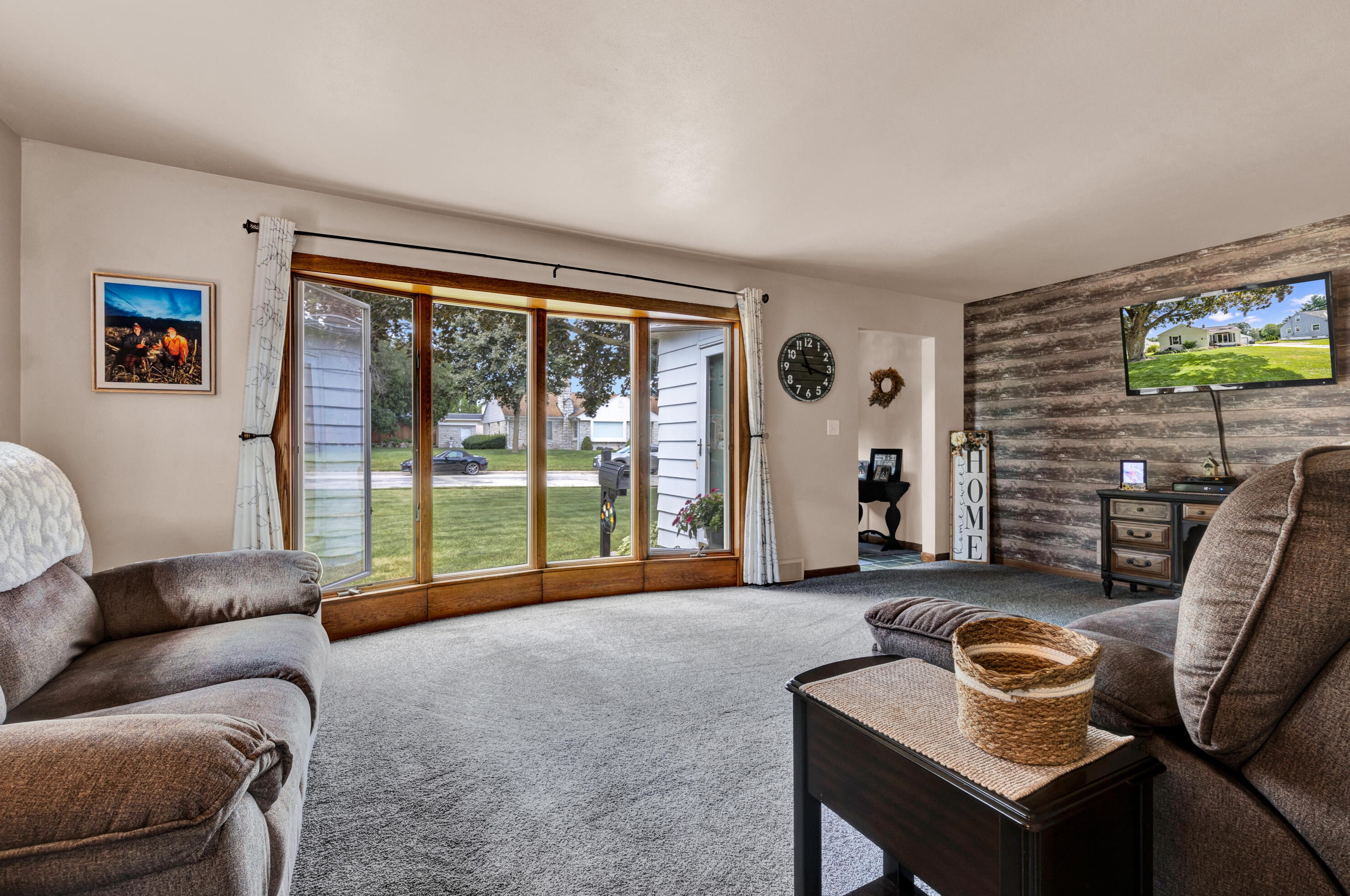 844 Center St, Hartford, WI 53027