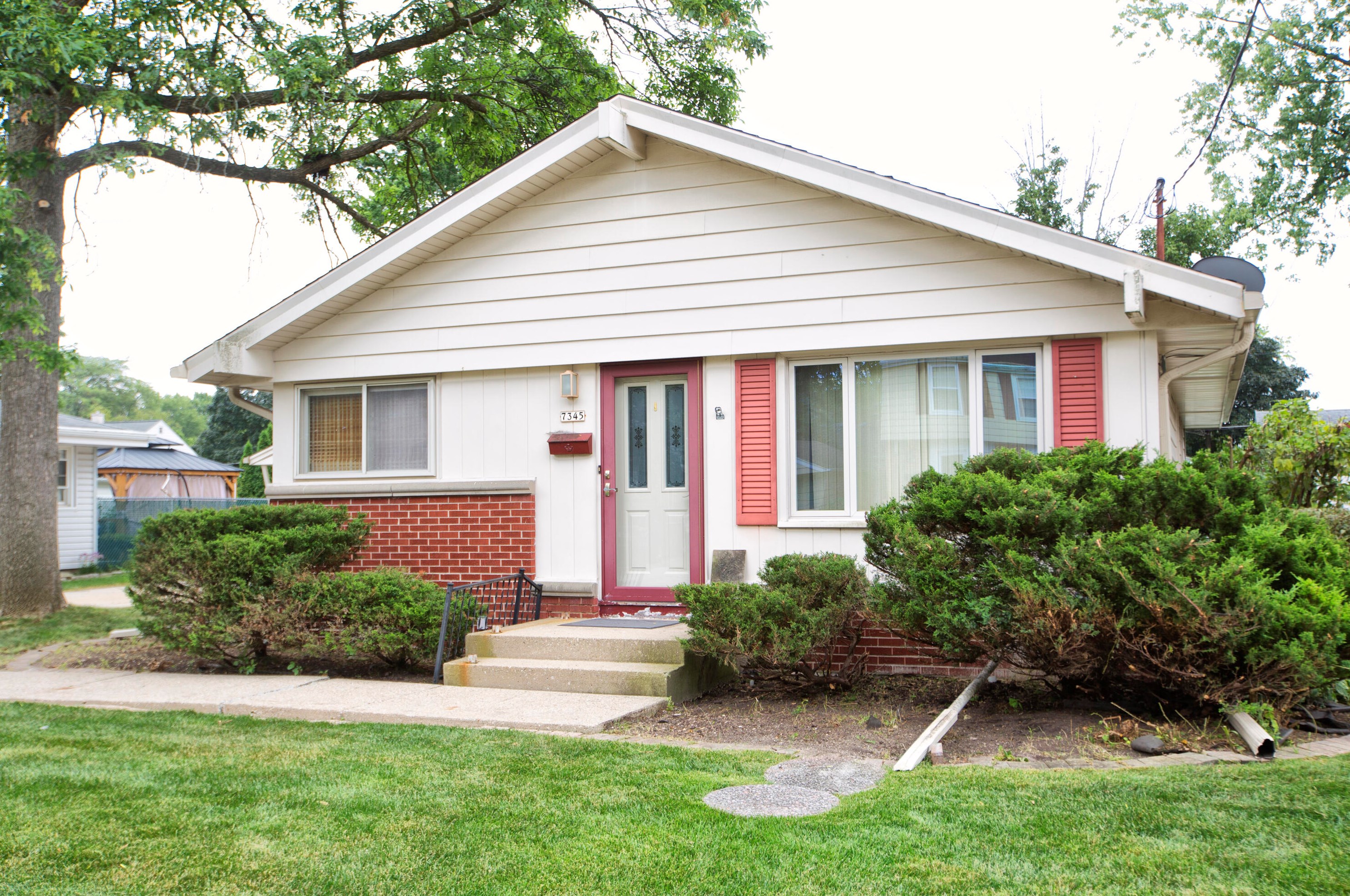 7345 W Georgia Ave, Milwaukee, WI 53220