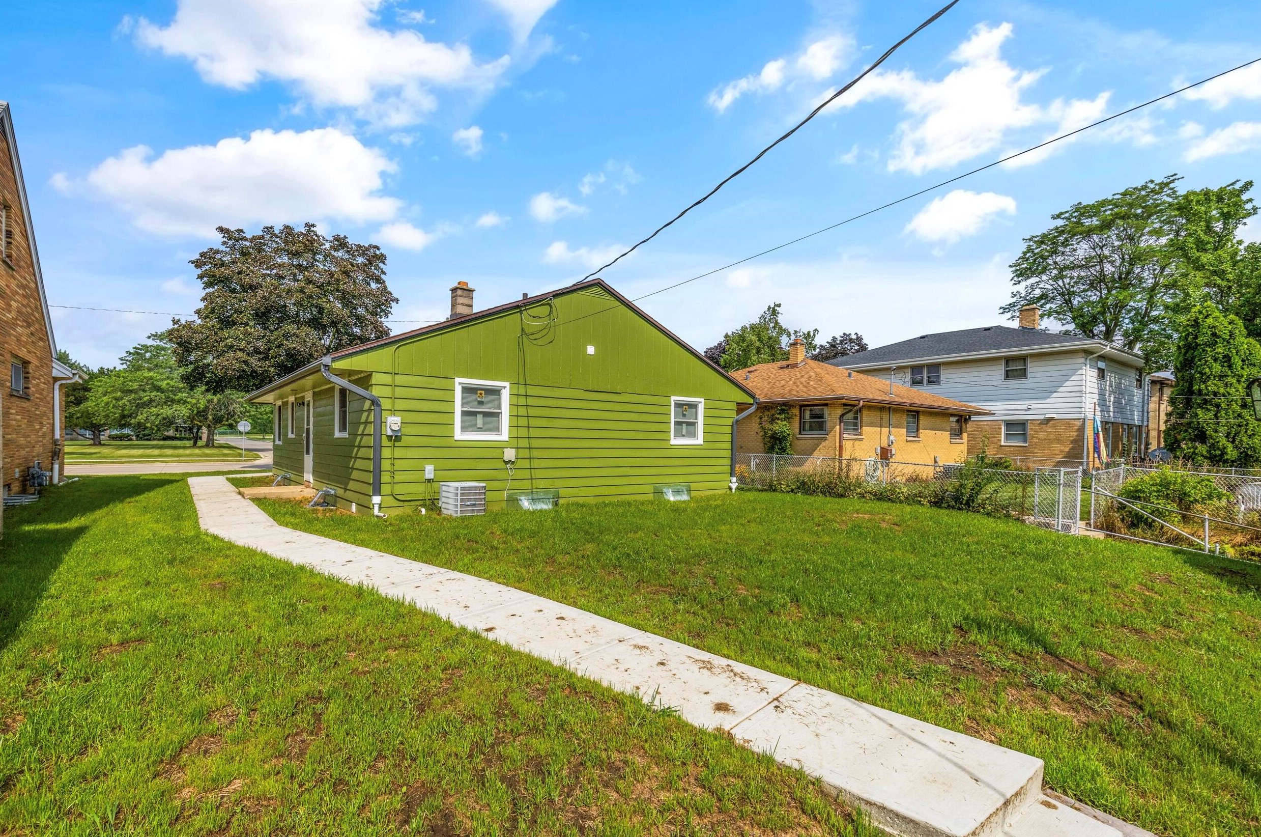 4320 100, Milwaukee WI 53225-4725 exterior