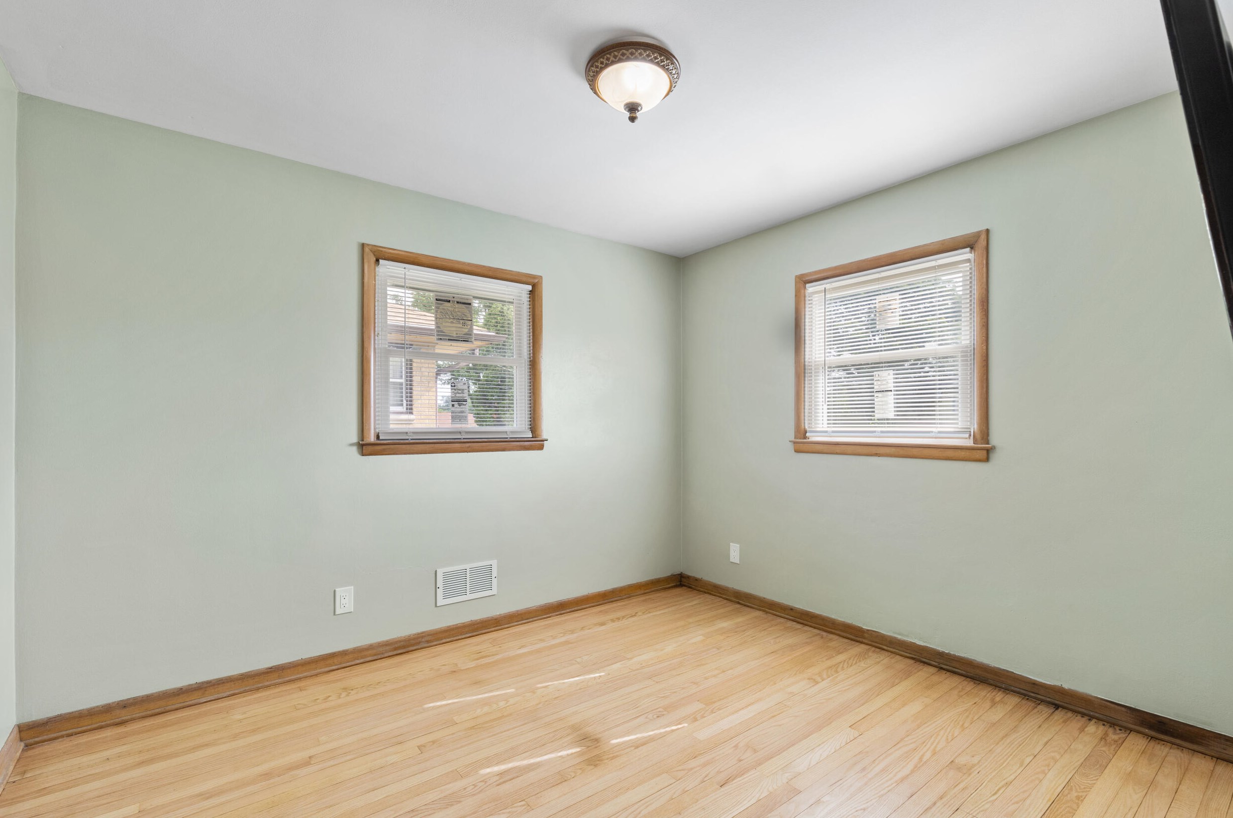 4320 100, Milwaukee WI 53225-4725 exterior