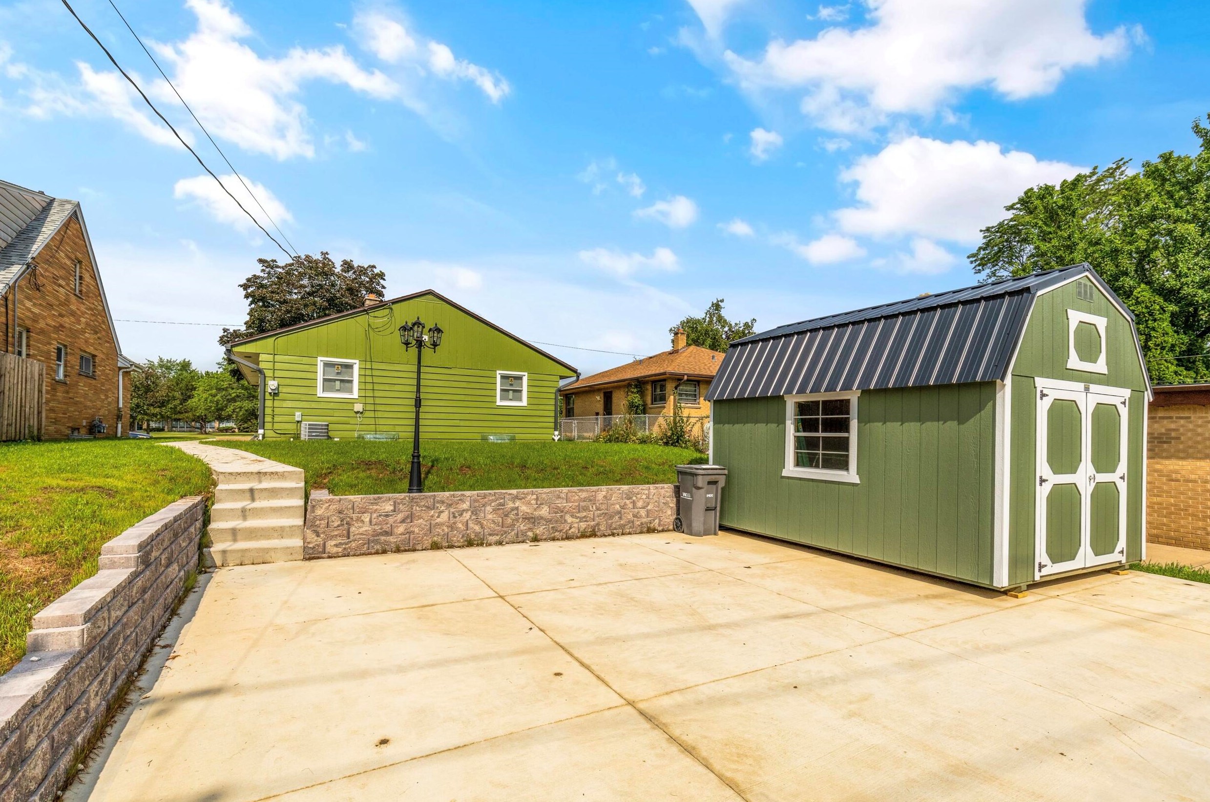 4320 100, Milwaukee WI 53225-4725 exterior