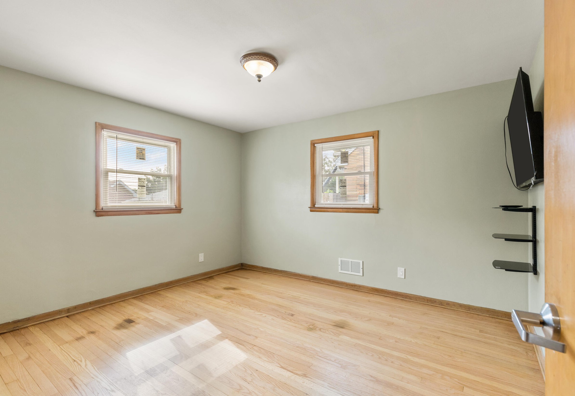 4320 100, Milwaukee WI 53225-4725 exterior