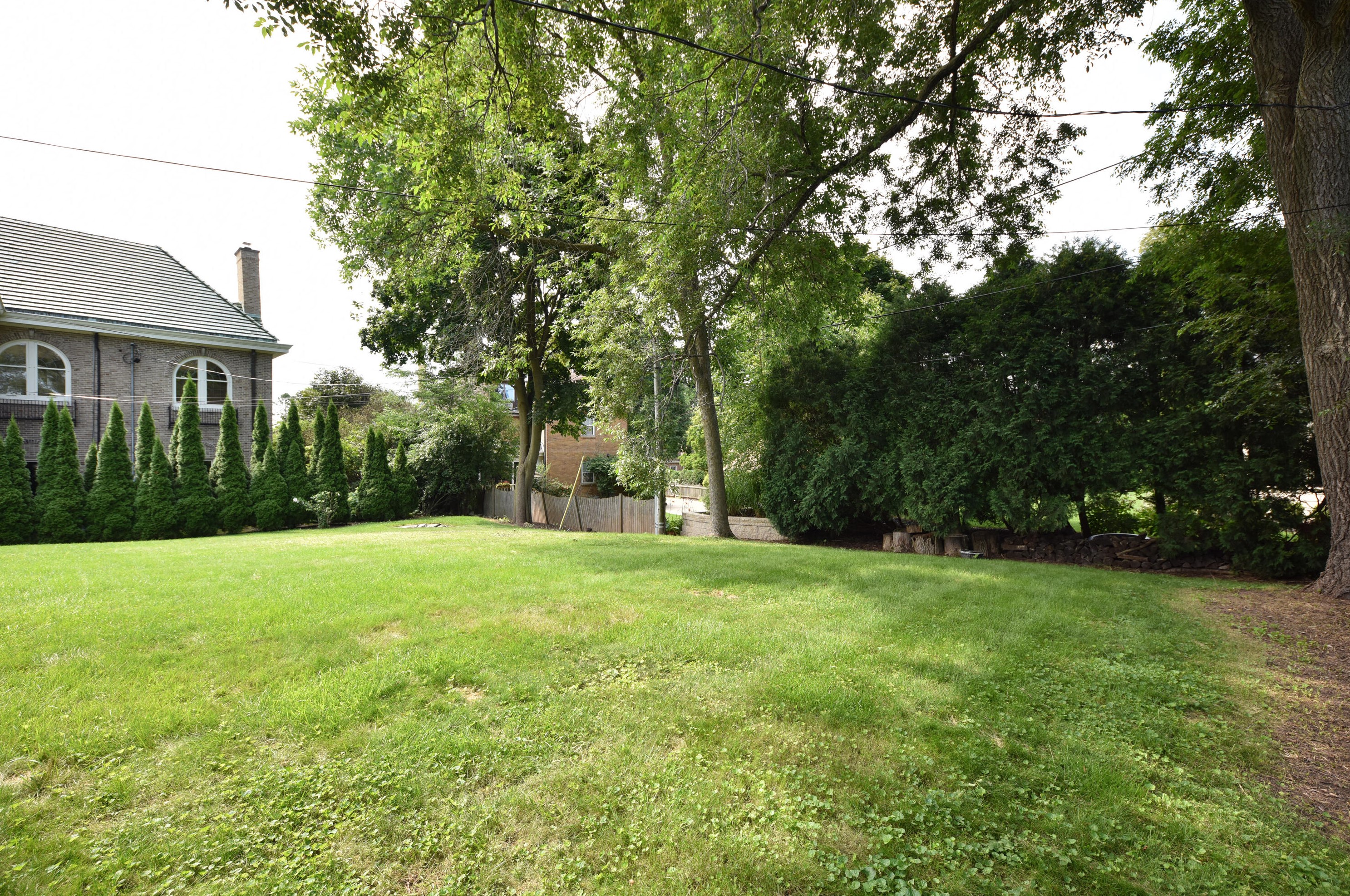 4315 Lk Dr, Milwaukee WI 53211-1725 exterior