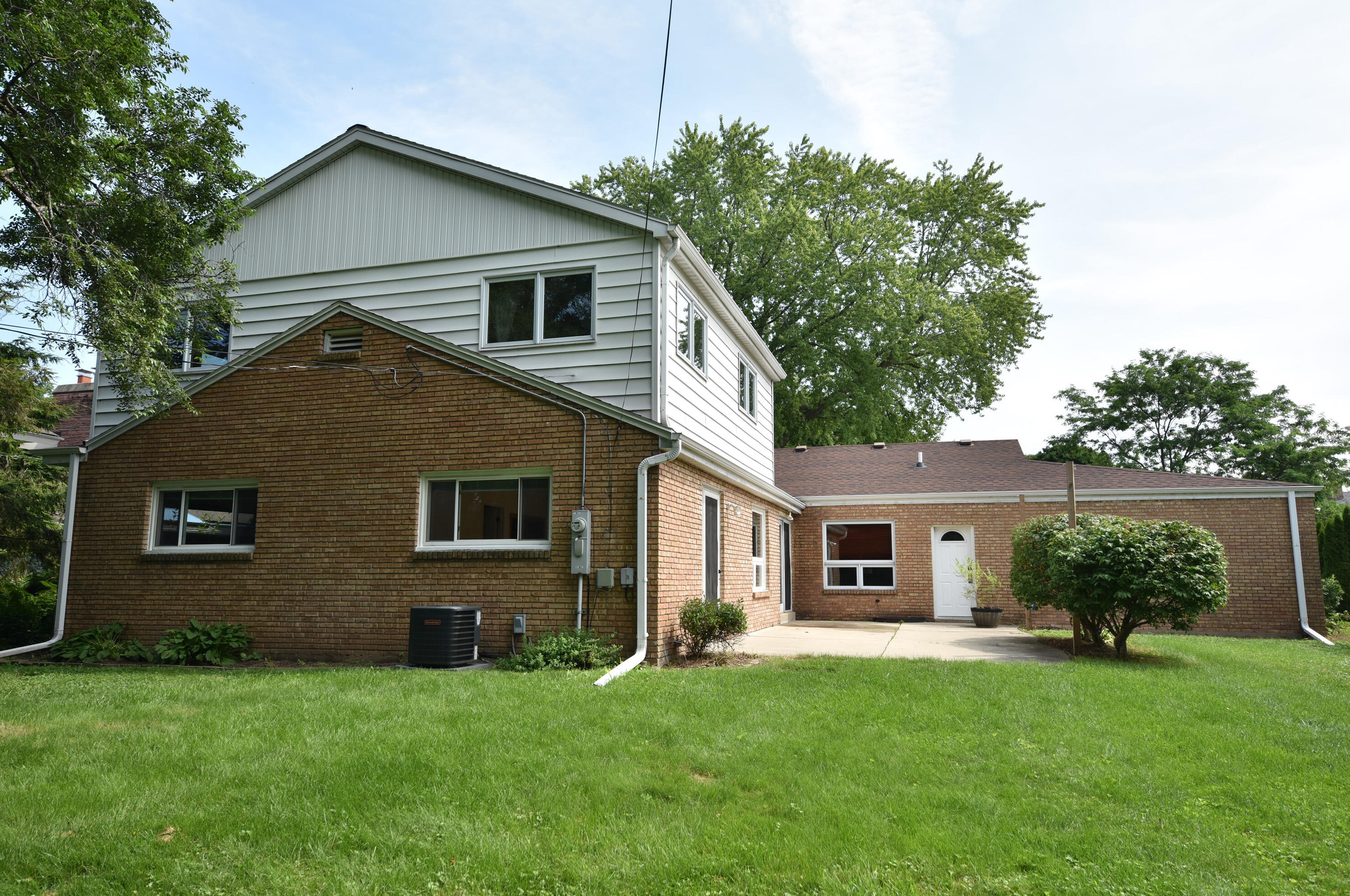 4315 Lk Dr, Milwaukee WI 53211-1725 exterior