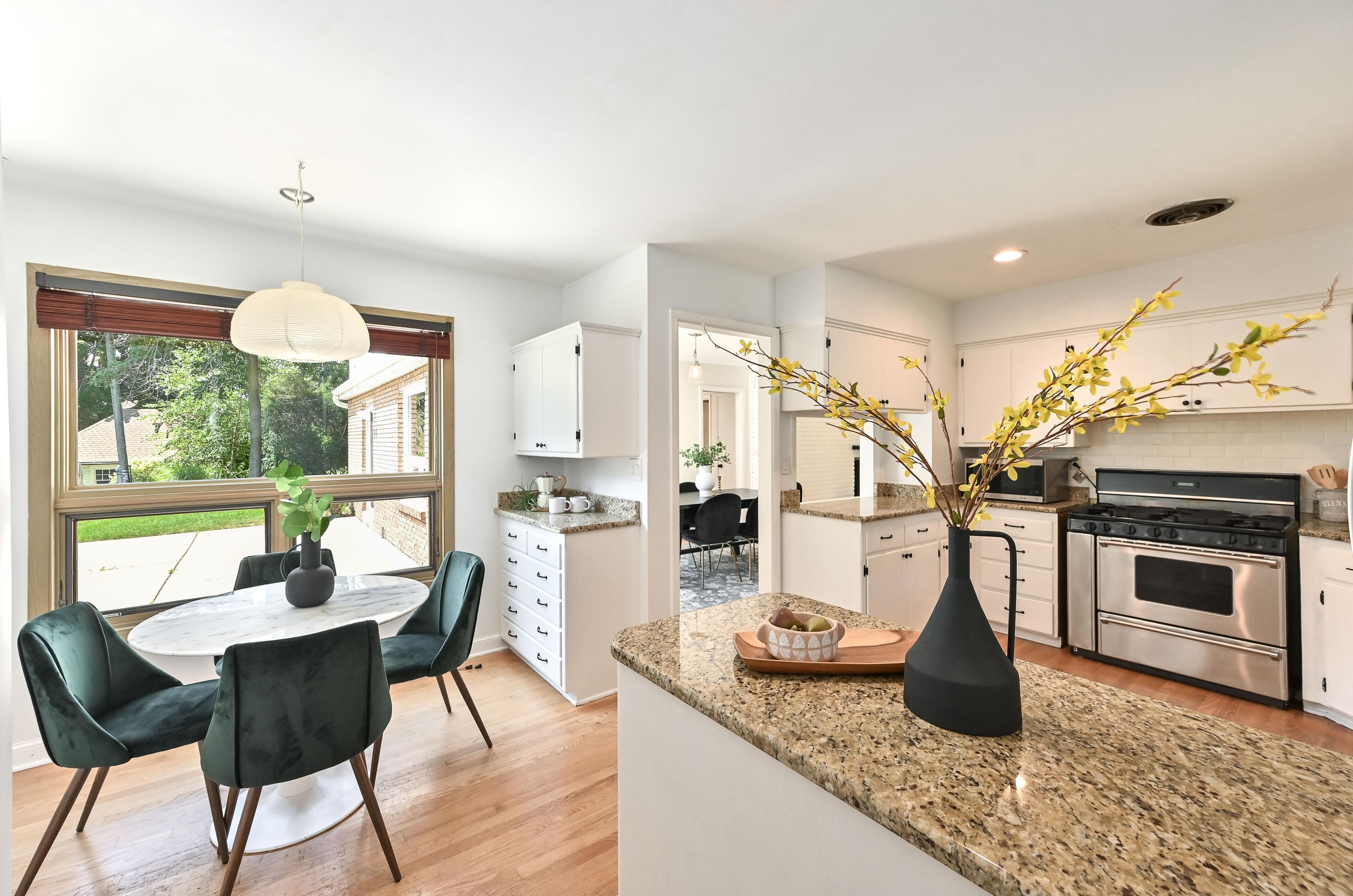 4315 Lk Dr, Milwaukee WI 53211-1725 exterior