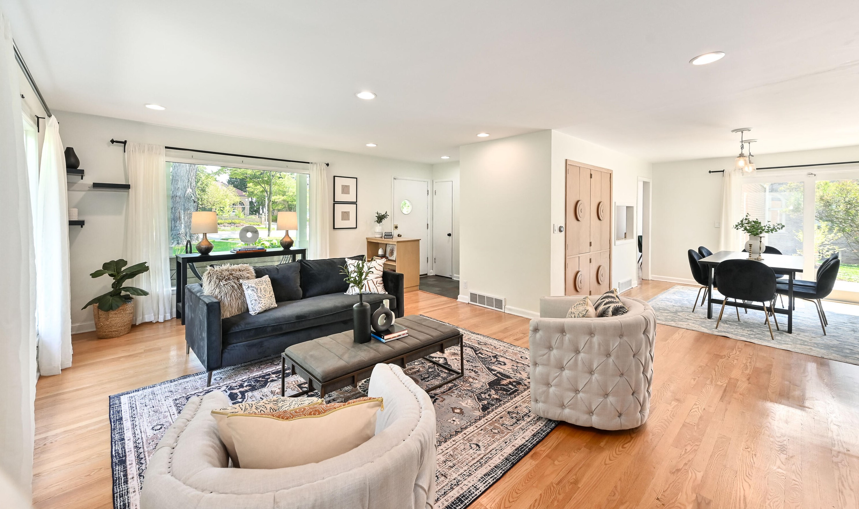 4315 Lk Dr, Milwaukee WI 53211-1725 exterior