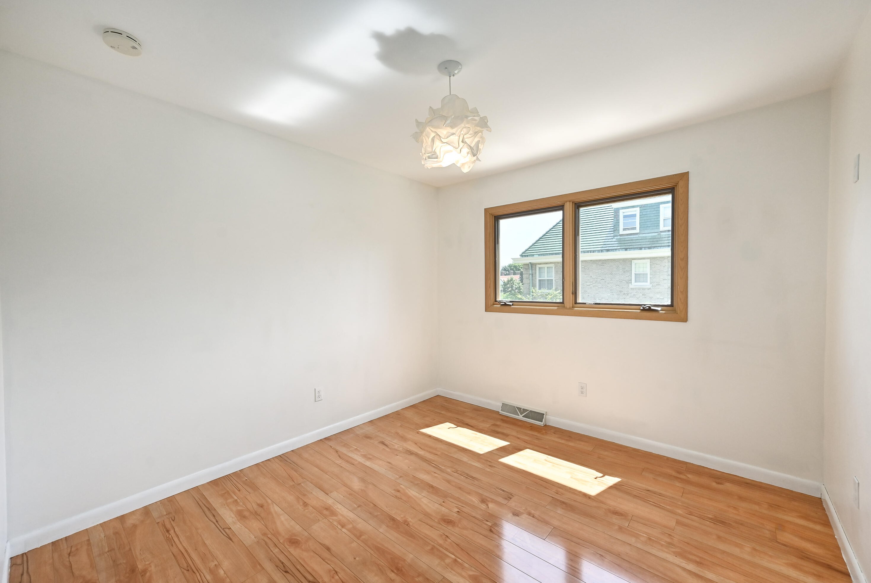 4315 Lk Dr, Milwaukee WI 53211-1725 exterior