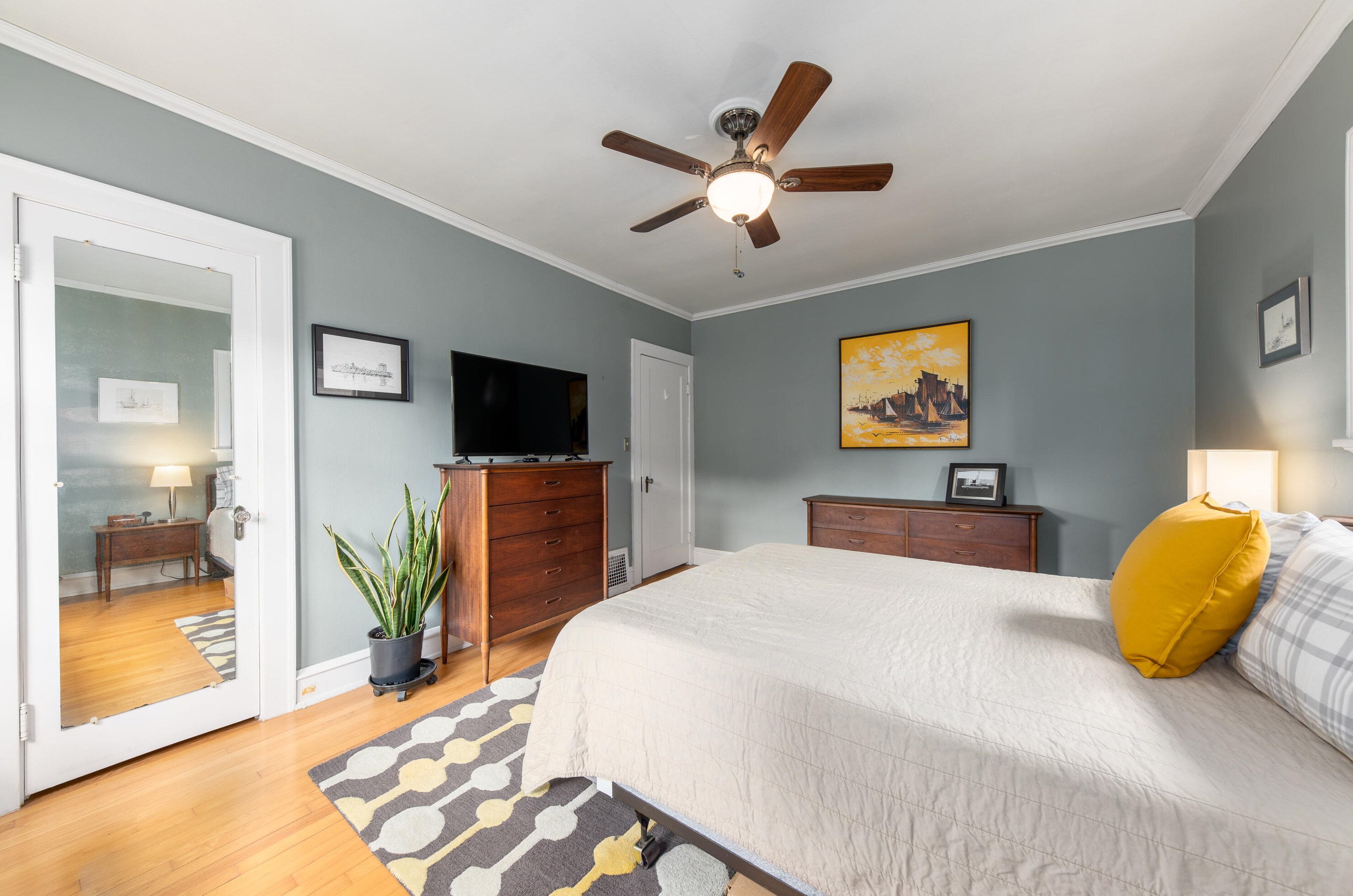 2461 60, Milwaukee WI 53219-2130 exterior