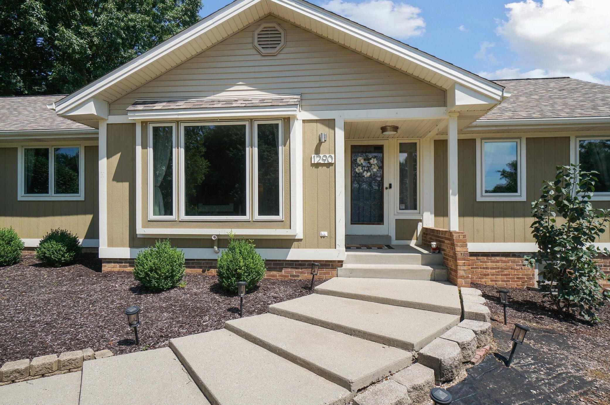 1290 Lexington Ct, Brookfield, WI 53045