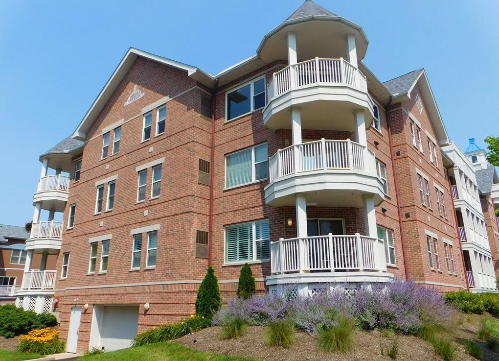 318 57th St, Kenosha, WI 53140-4248