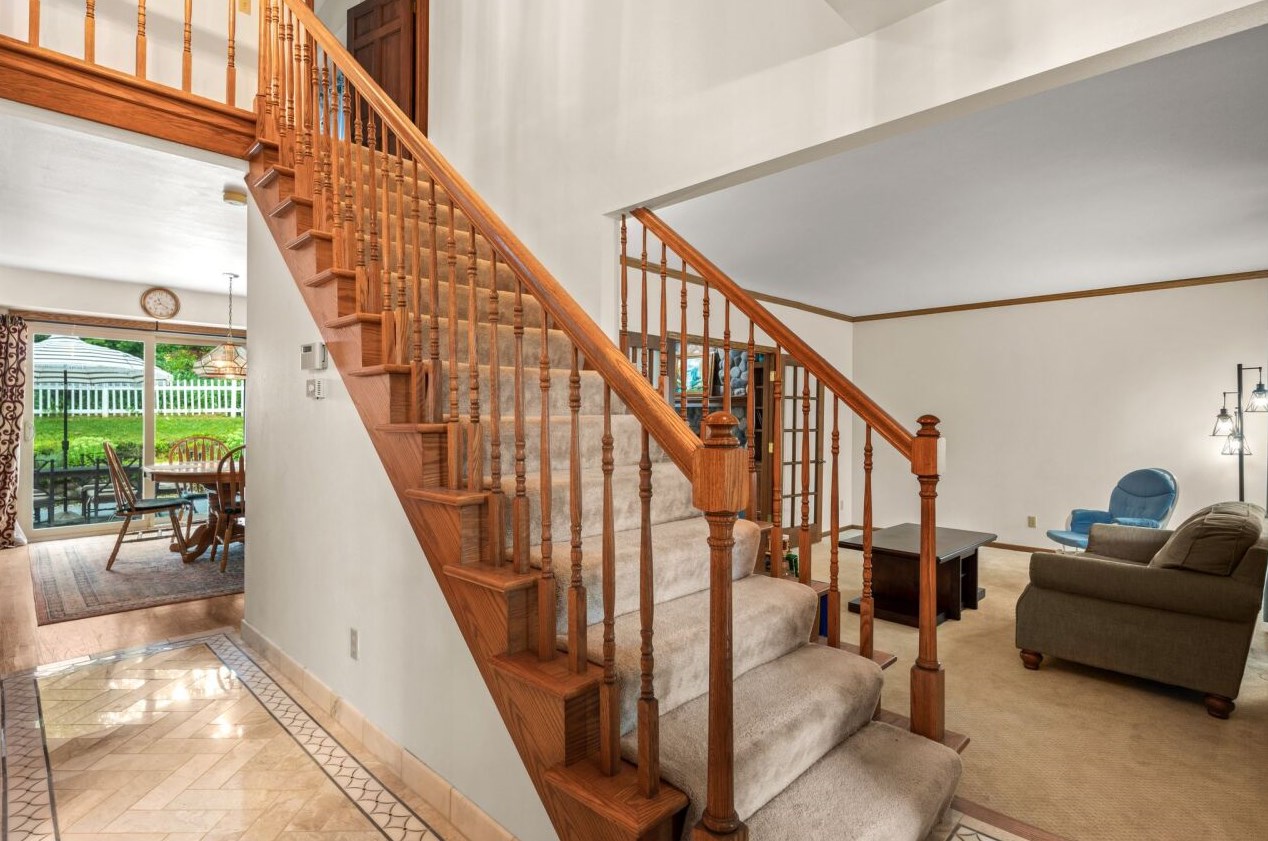 1250 Poplar Ridge Ct, Brookfield, WI 53045