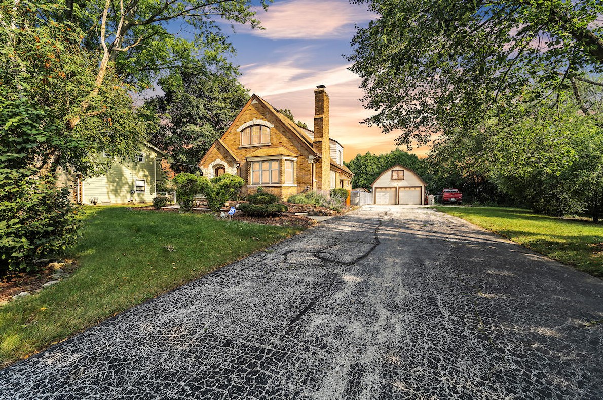 10736 W Bobolink Ave, Milwaukee, WI 53225