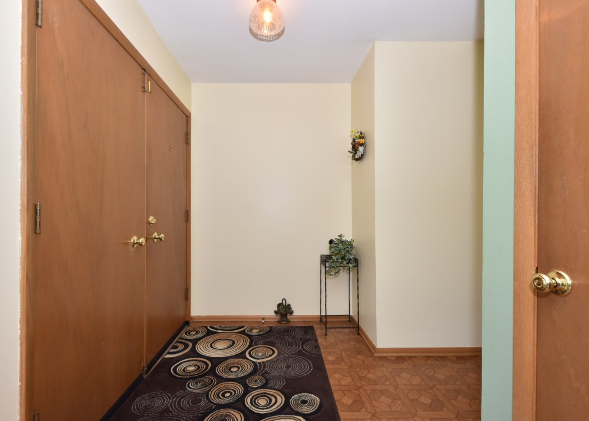 5887 W Glenbrook Rd, Milwaukee, WI 53223