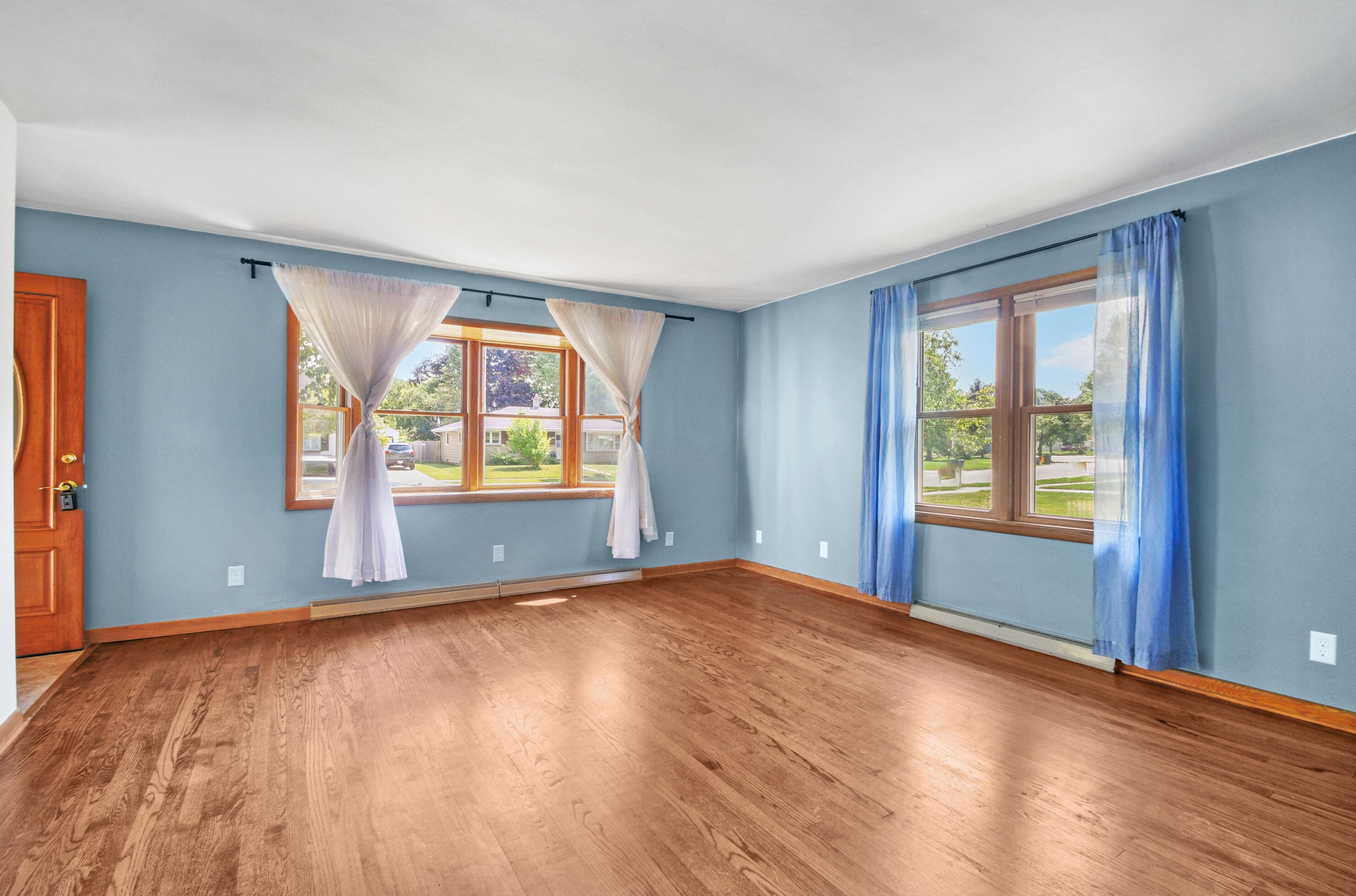 1020 Lincoln Dr, West Bend, WI 53095
