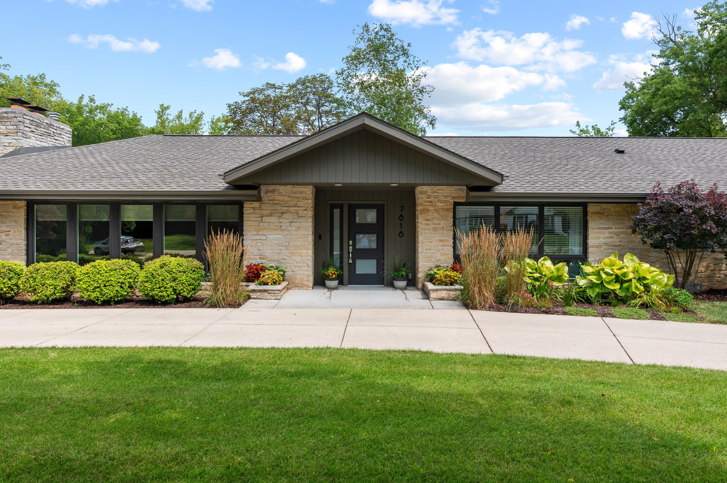 7816 N Regent Rd, Milwaukee, WI 53217