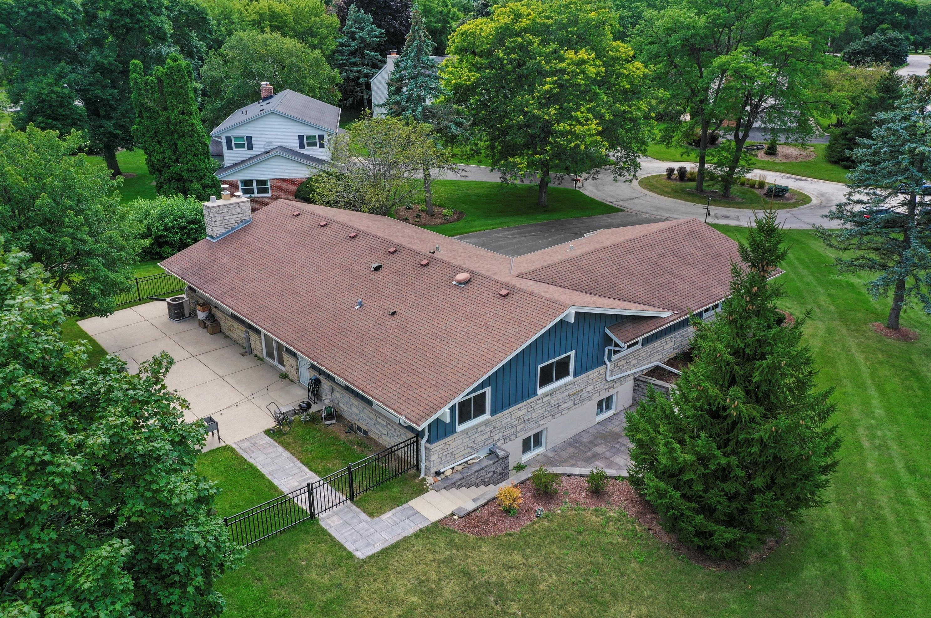 2330 Whipple Tree Ct, Brookfield, WI 53045