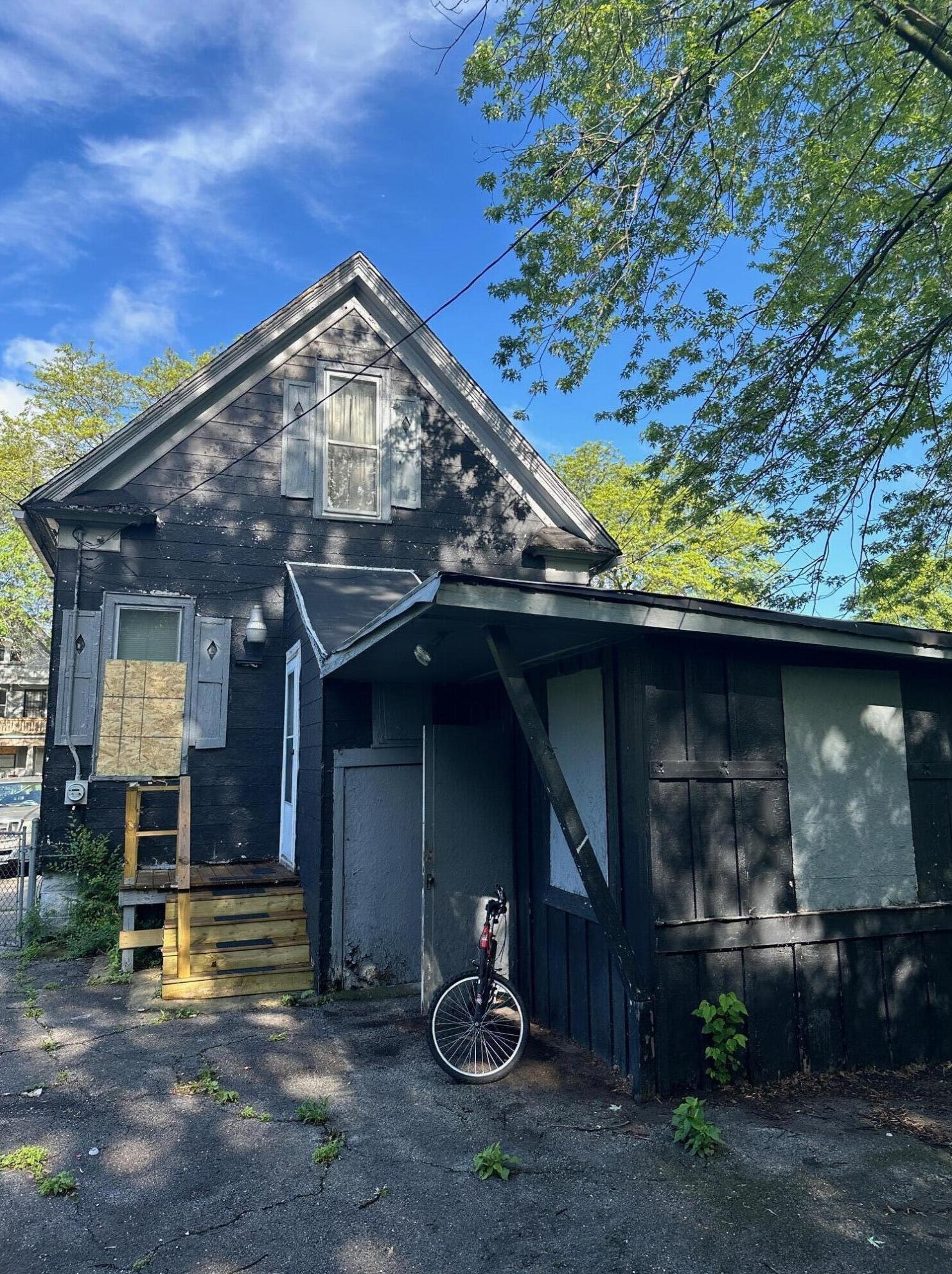 2868 N 16th St, Milwaukee, WI 53206