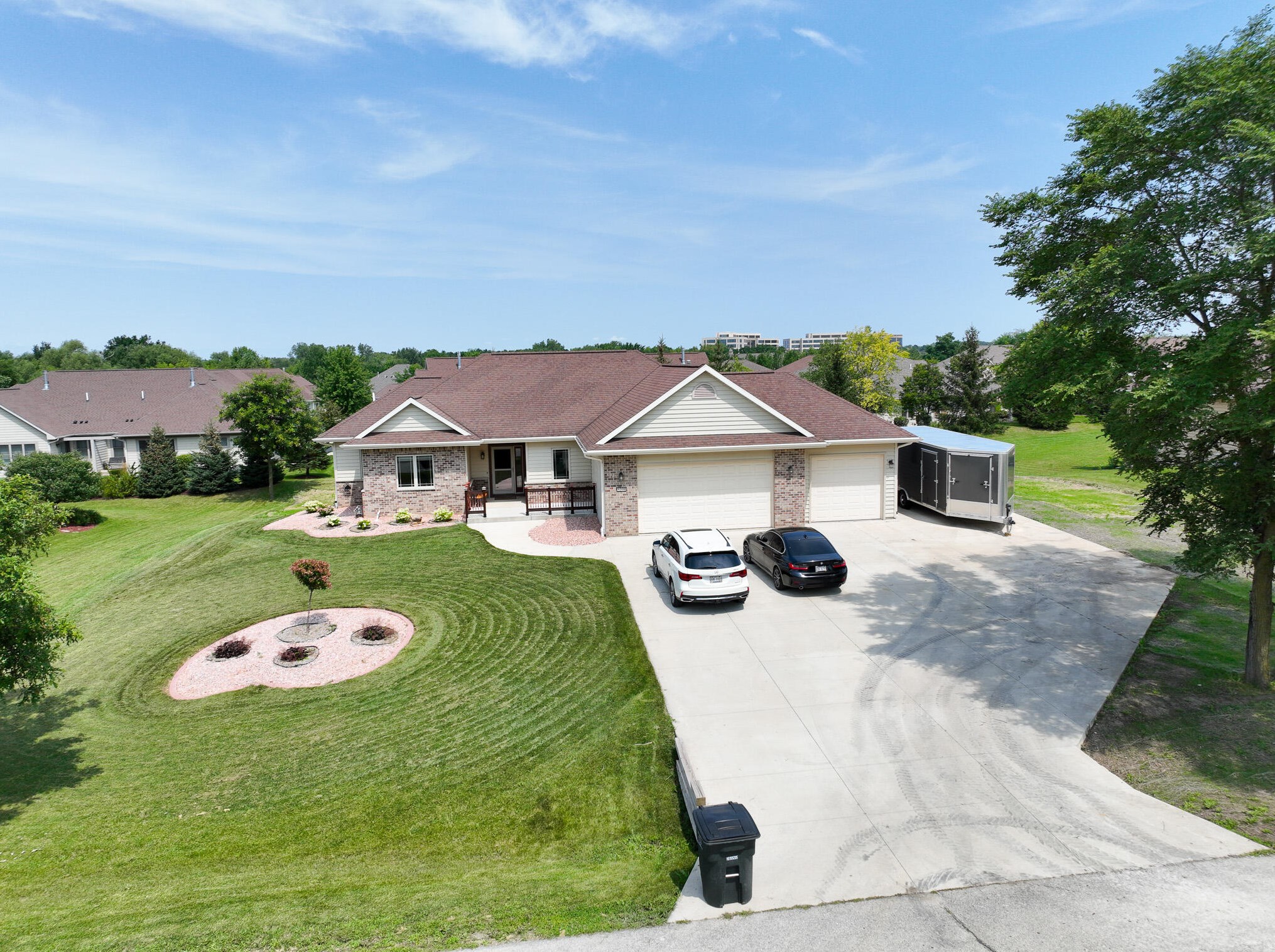 3208 W Plaza Dr, Hales Corners, WI 53132