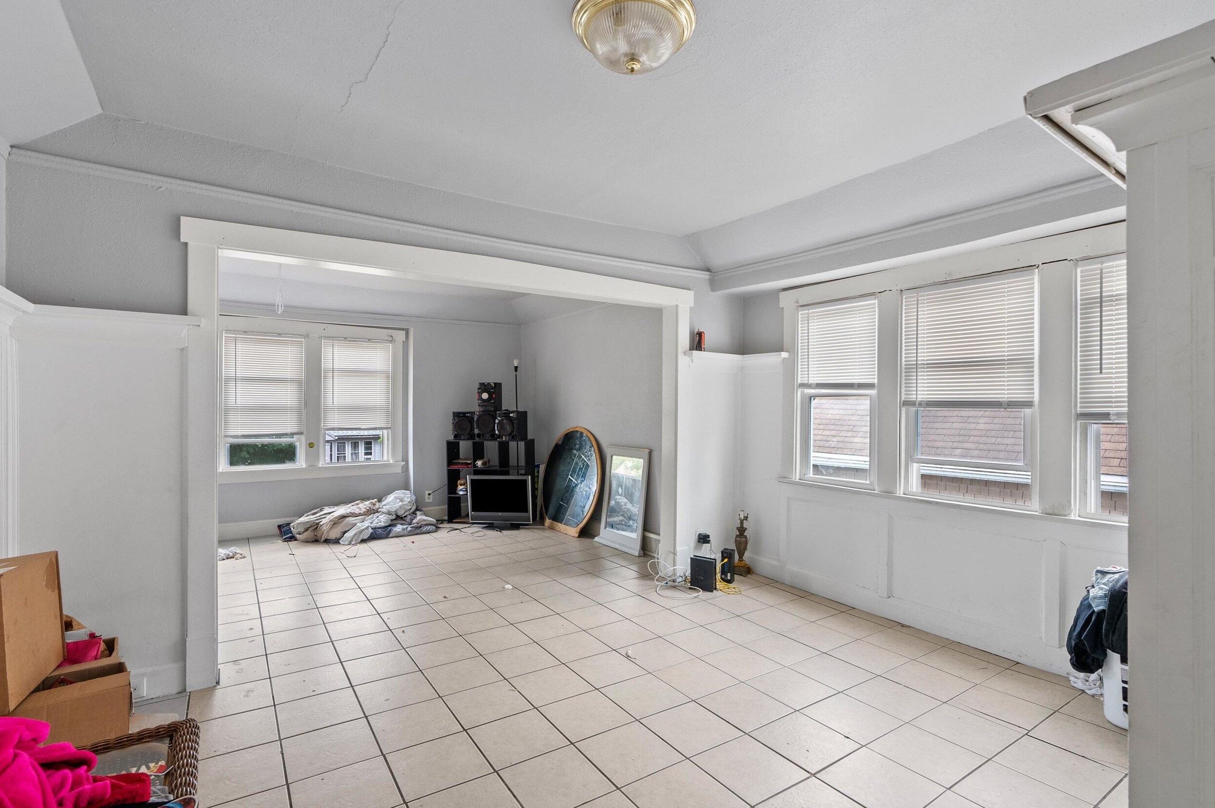 3723 3rd St, Milwaukee, WI 53207-3801