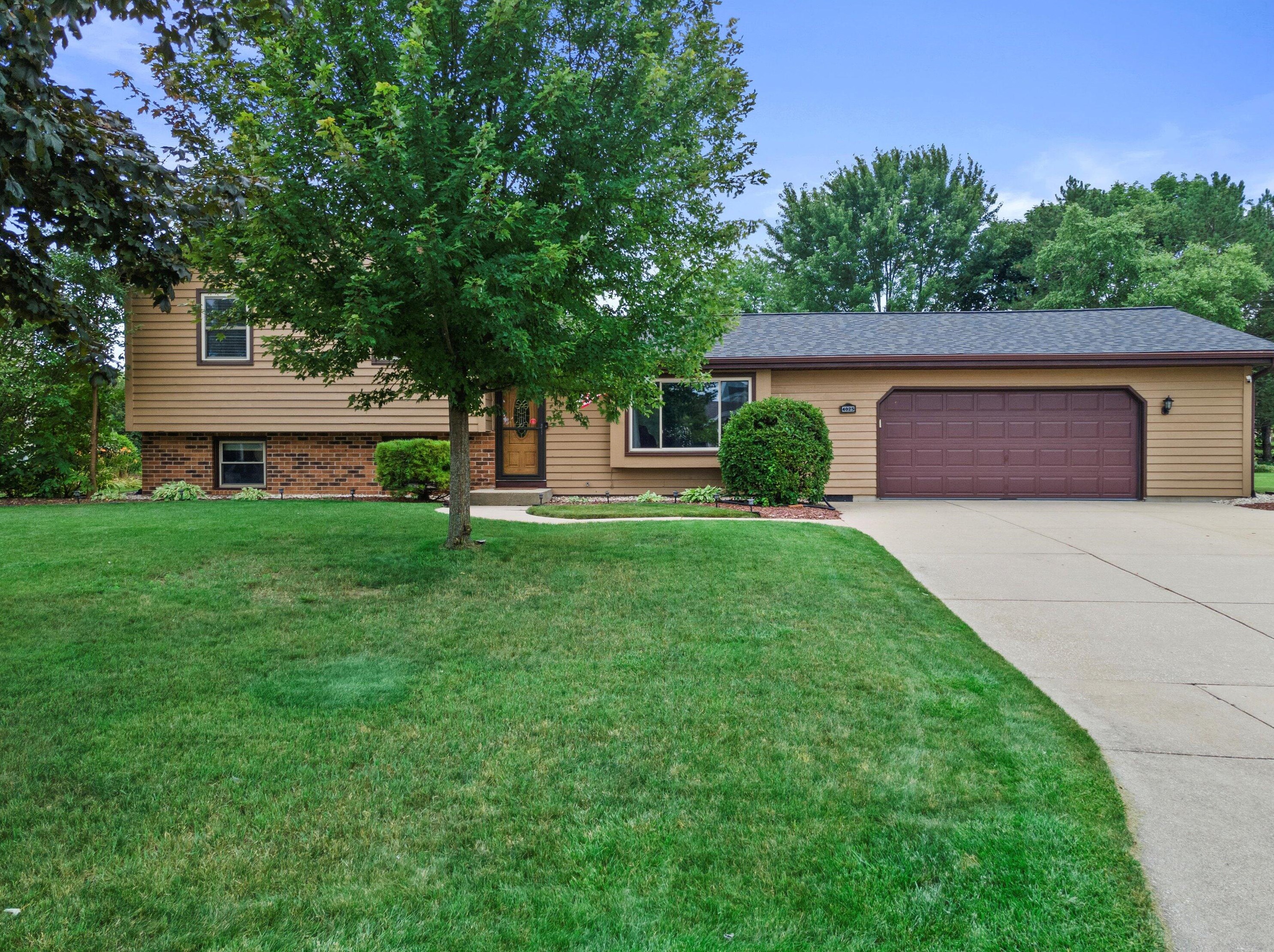 4025 W Anita Ln, Hales Corners, WI 53132