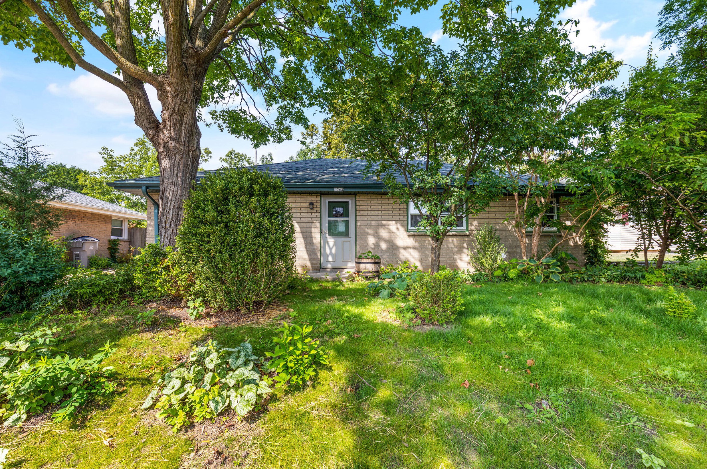 4763 14th St, Milwaukee, WI 53221-2801