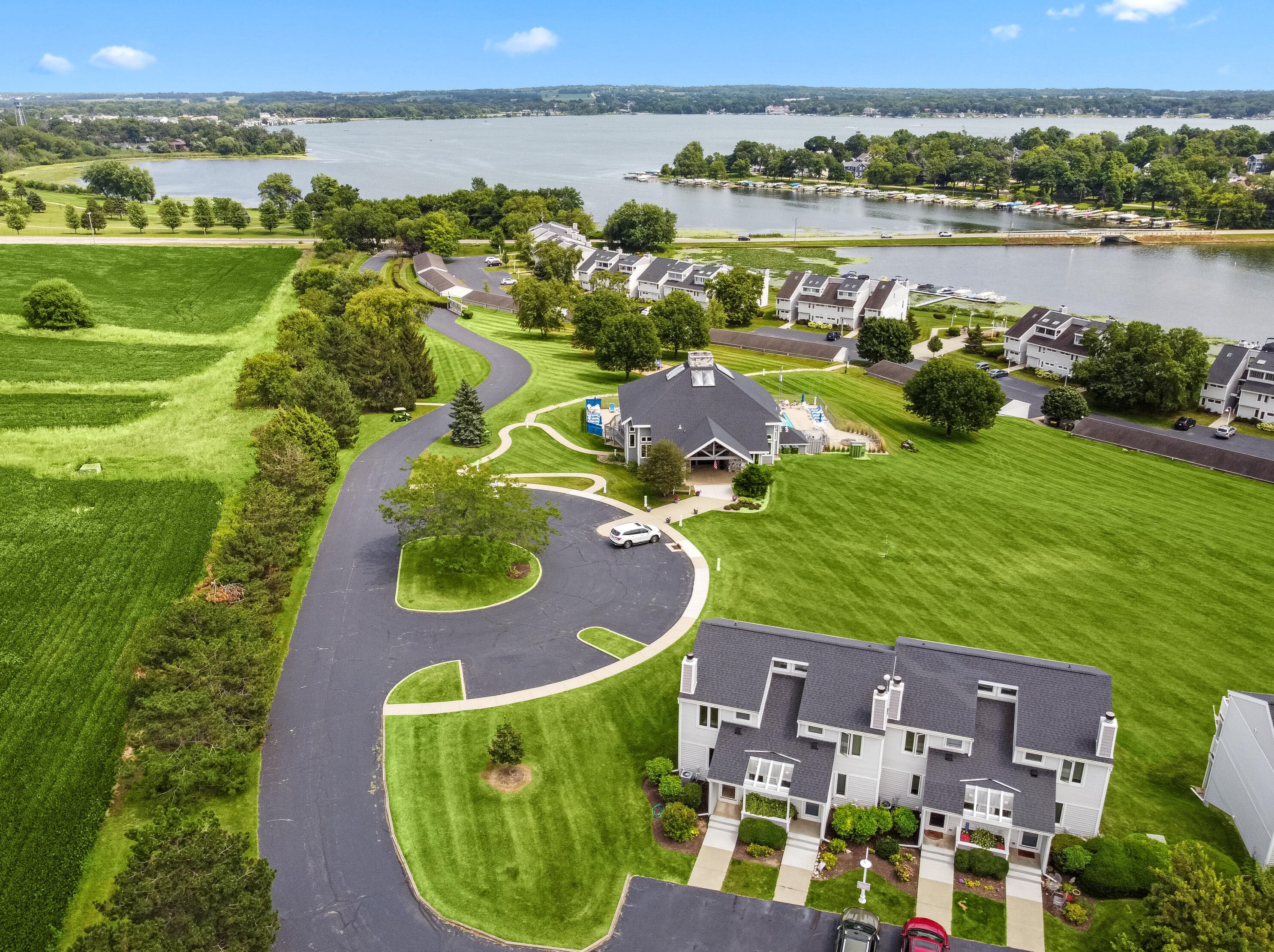 1512 N Delavan Club Dr, Delavan, WI 53115